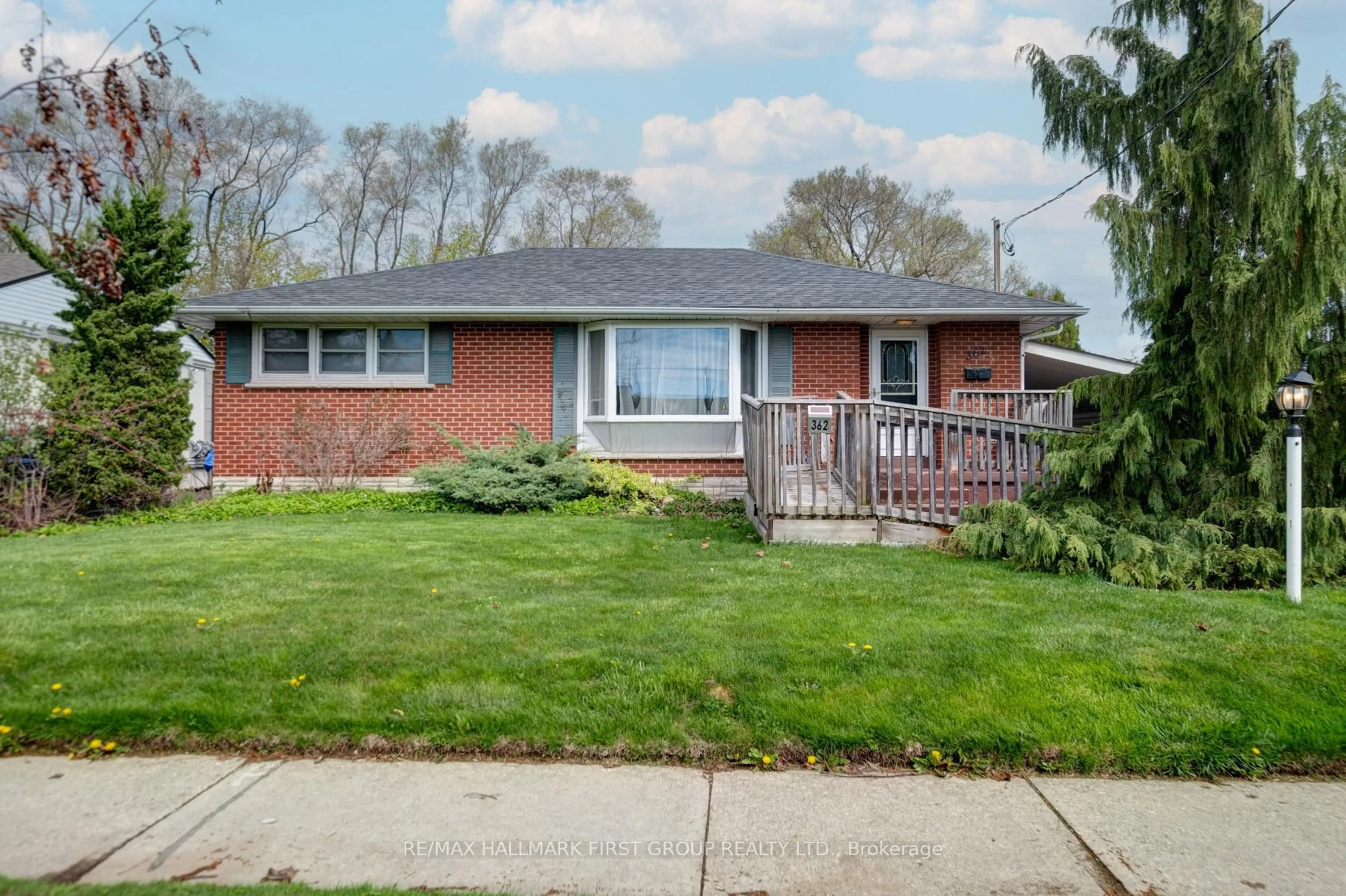 Home with brick exterior material, street for 362 Marion Ave, Oshawa Ontario L1J 3B1