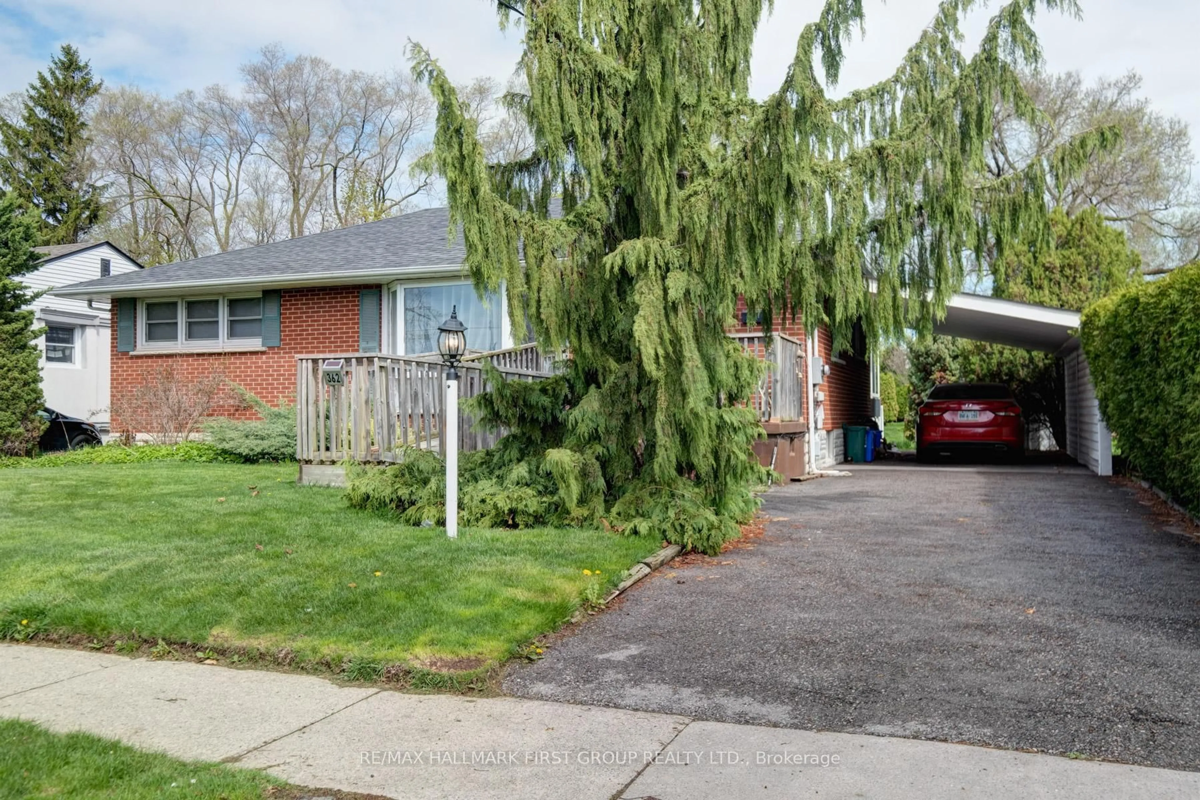 Home with brick exterior material, street for 362 Marion Ave, Oshawa Ontario L1J 3B1
