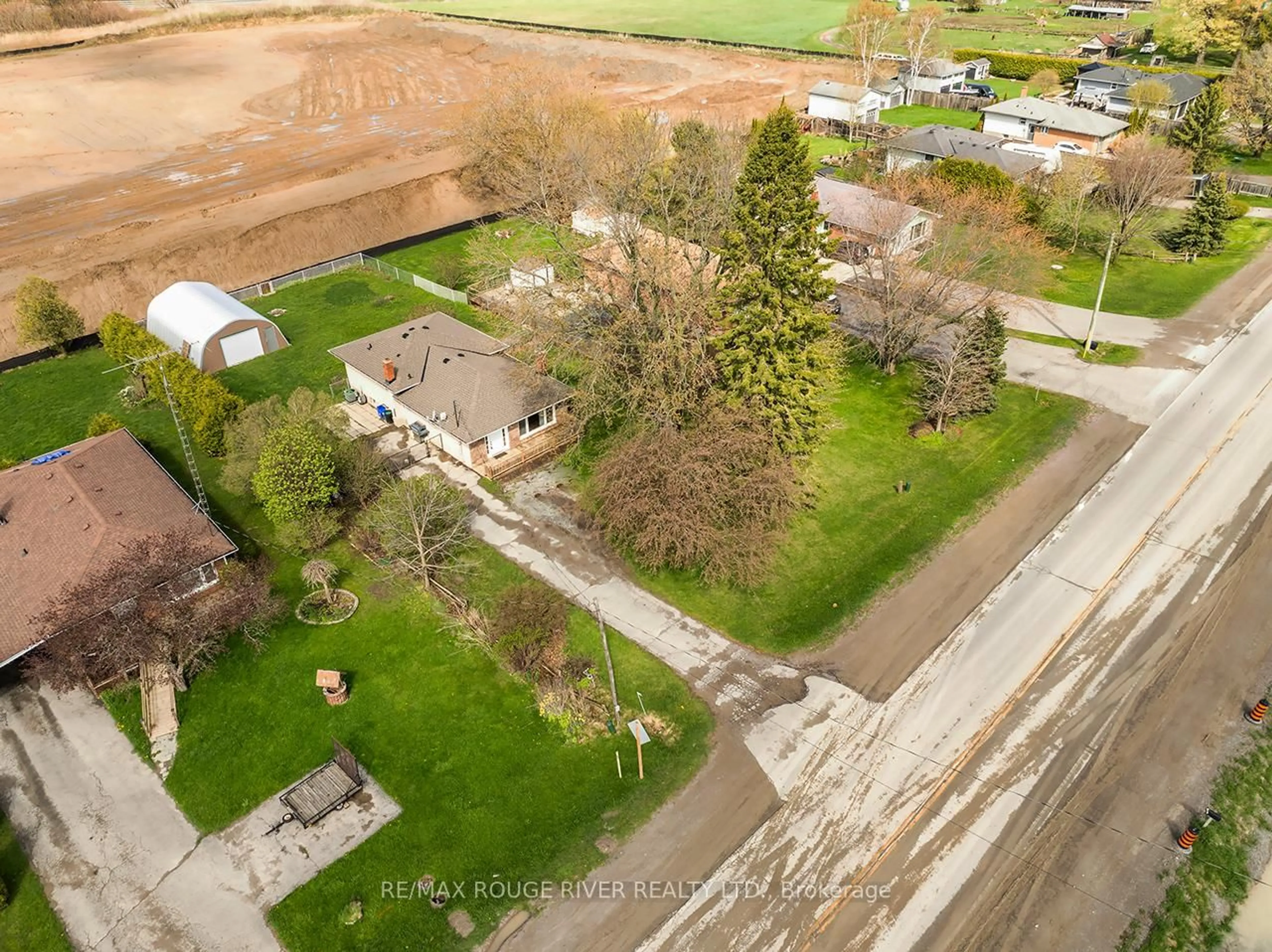 A pic from outside/outdoor area/front of a property/back of a property/a pic from drone, street for 746 Durham Regional  17 Rd, Clarington Ontario L1B 1L9