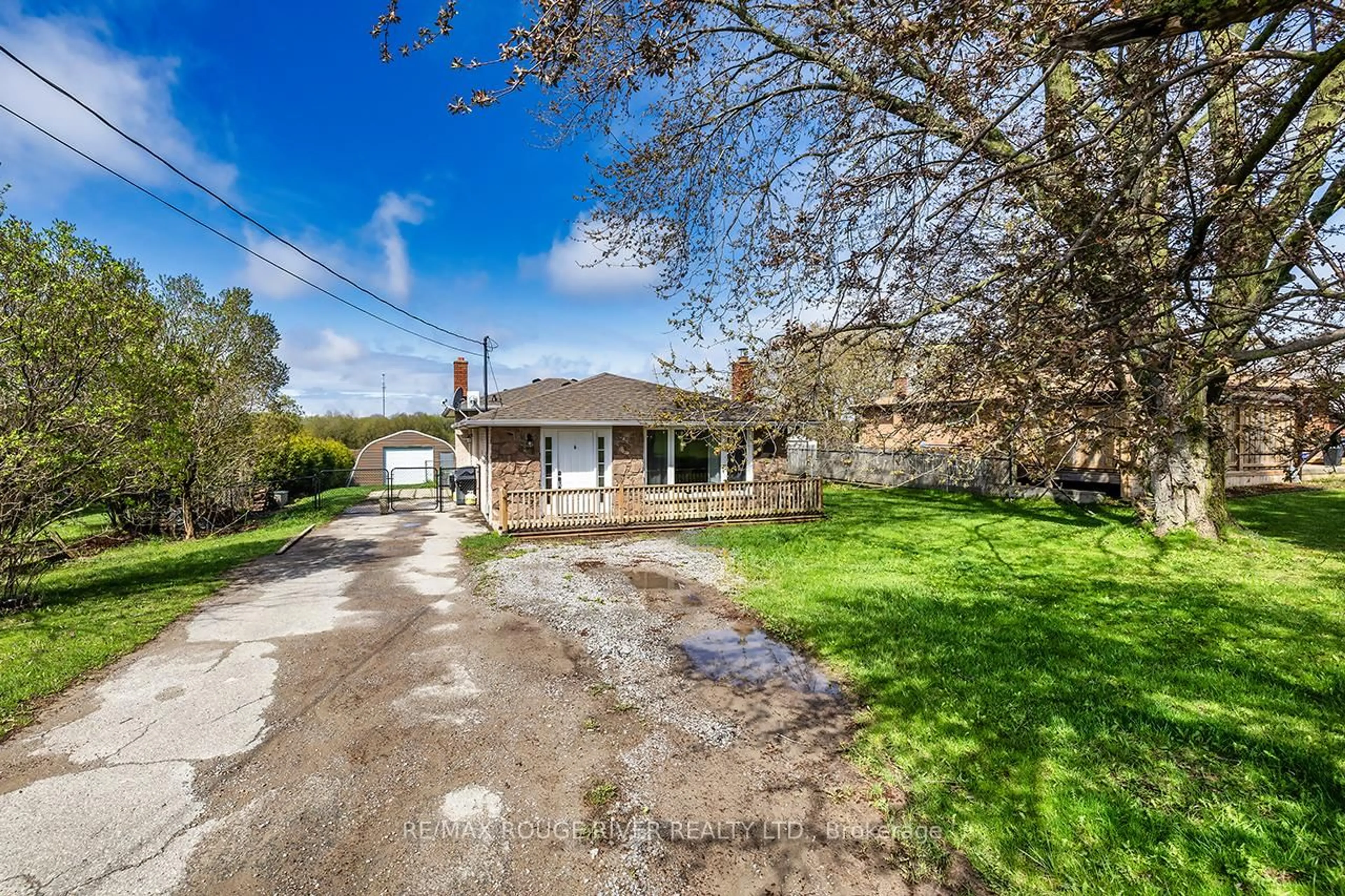 A pic from outside/outdoor area/front of a property/back of a property/a pic from drone, street for 746 Durham Regional  17 Rd, Clarington Ontario L1B 1L9