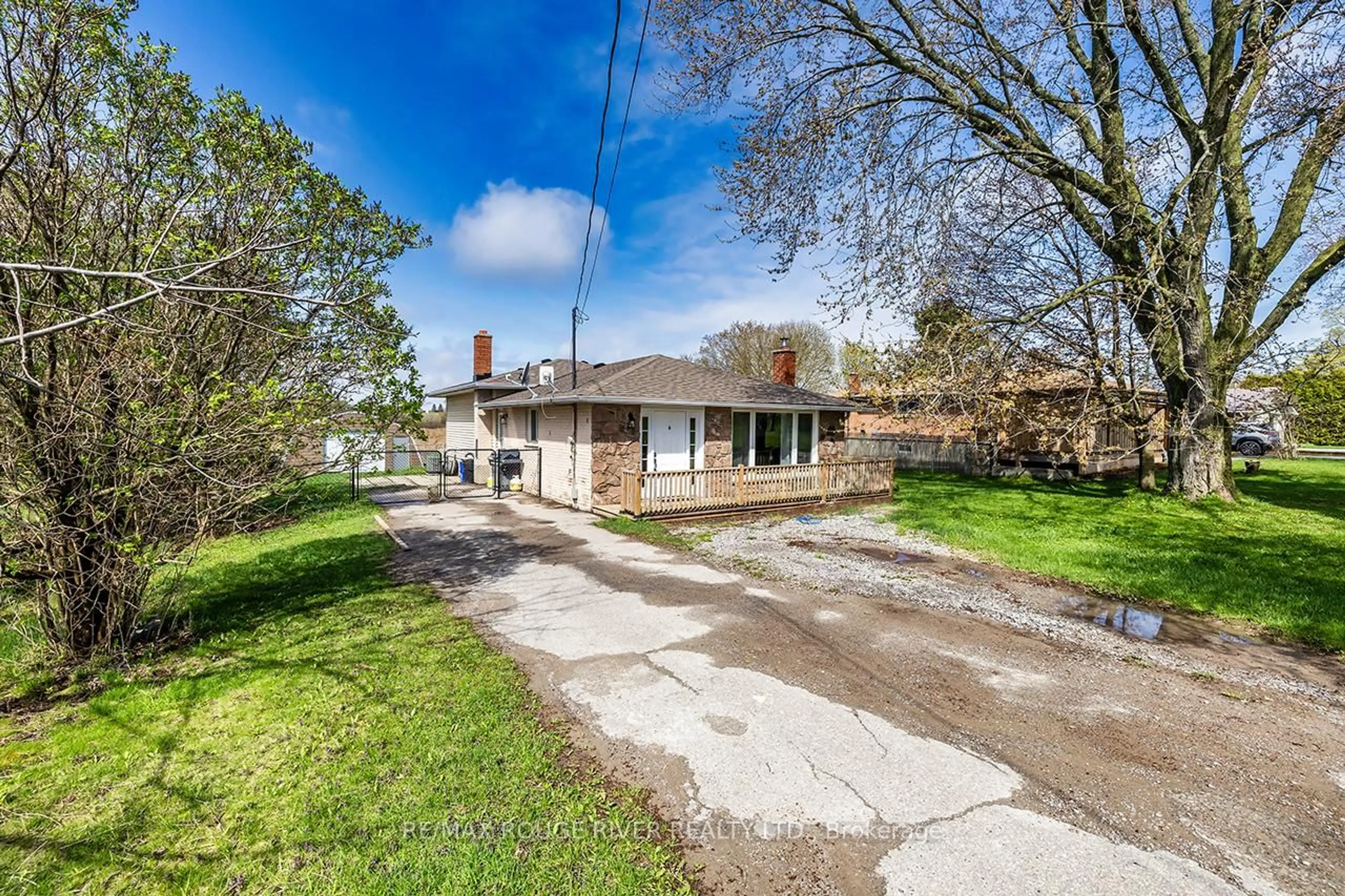 A pic from outside/outdoor area/front of a property/back of a property/a pic from drone, street for 746 Durham Regional  17 Rd, Clarington Ontario L1B 1L9