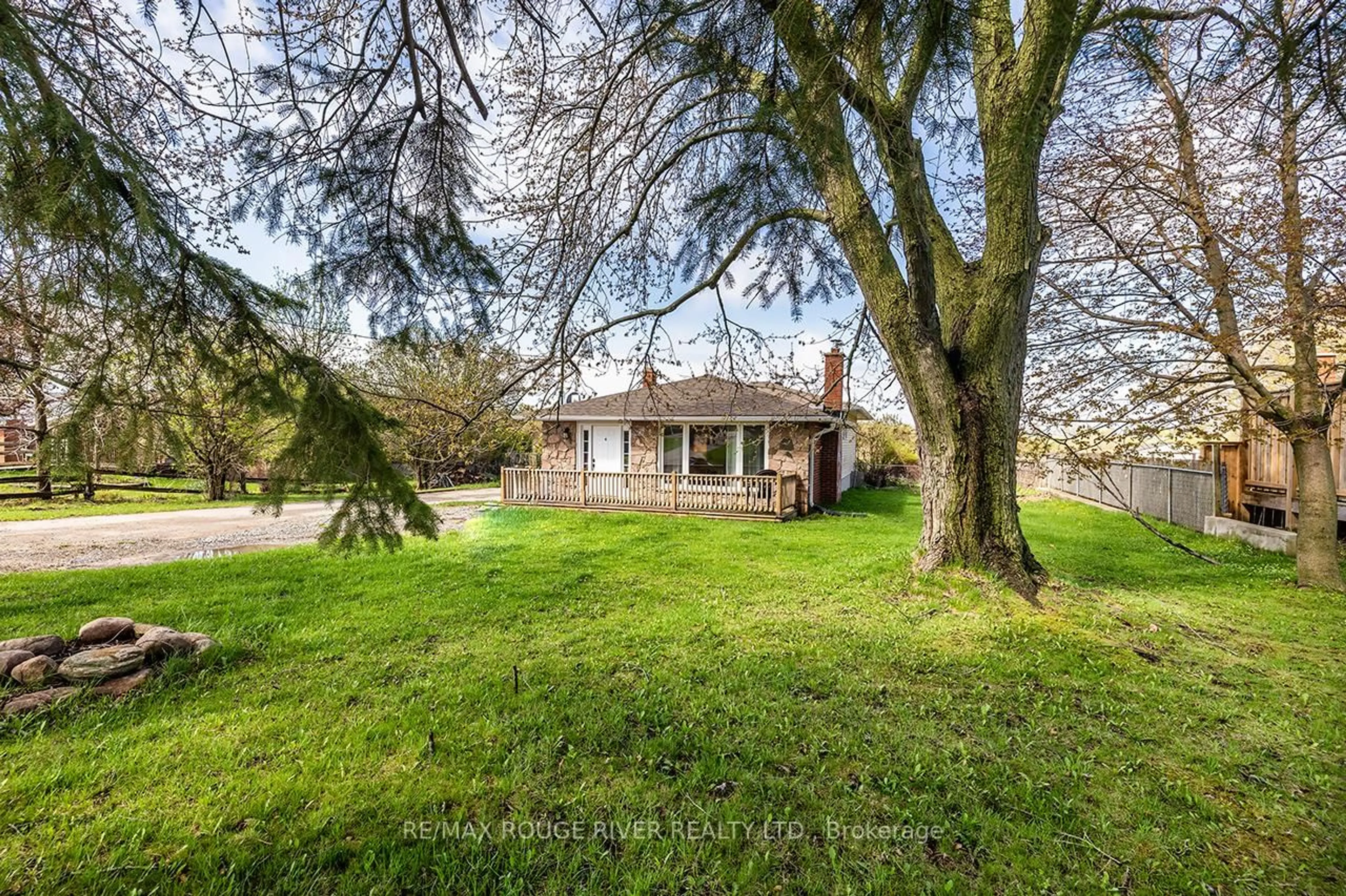 A pic from outside/outdoor area/front of a property/back of a property/a pic from drone, unknown for 746 Durham Regional  17 Rd, Clarington Ontario L1B 1L9