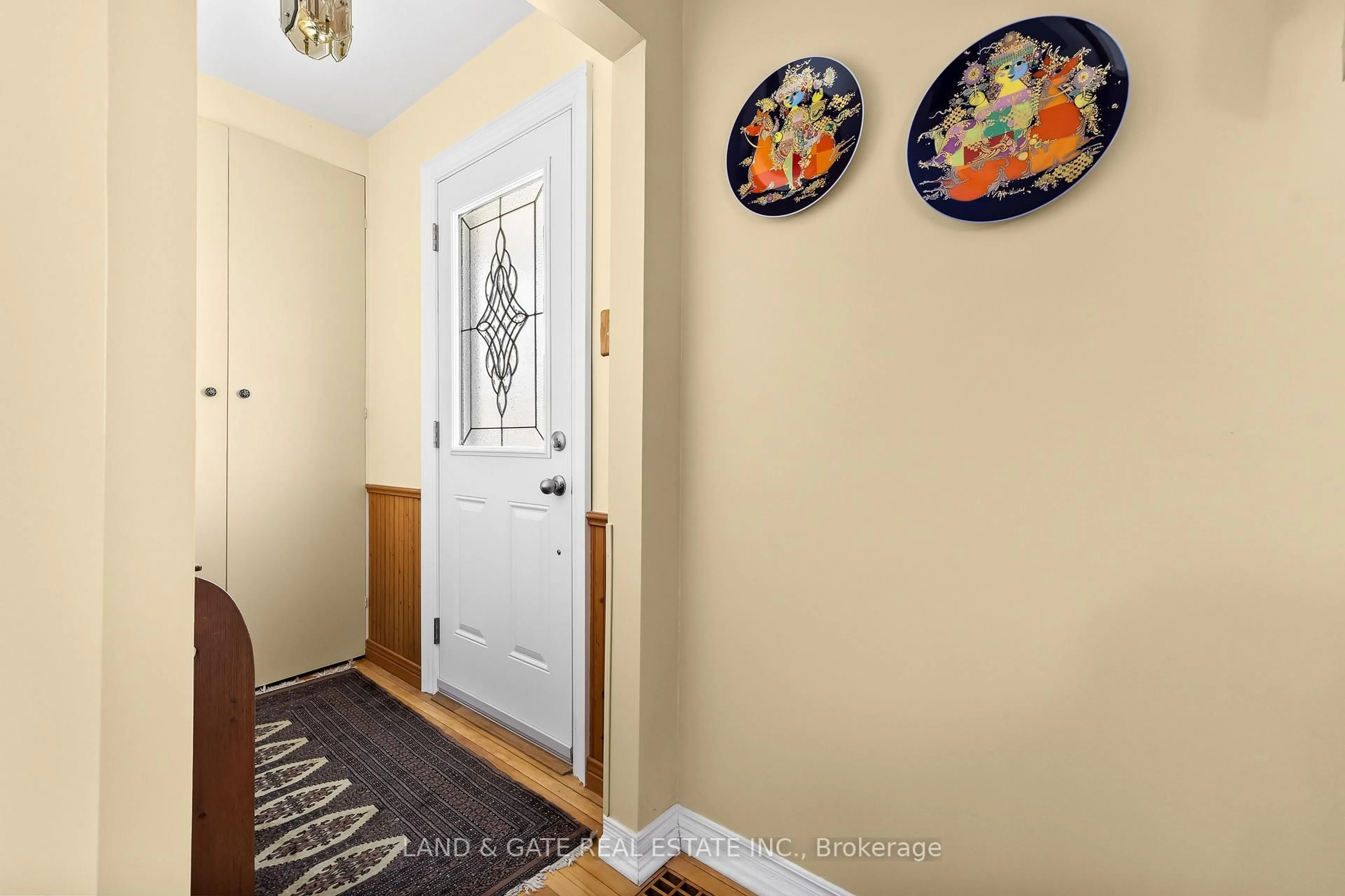 Indoor entryway for 98 Admiral Rd, Ajax Ontario L1S 2P1