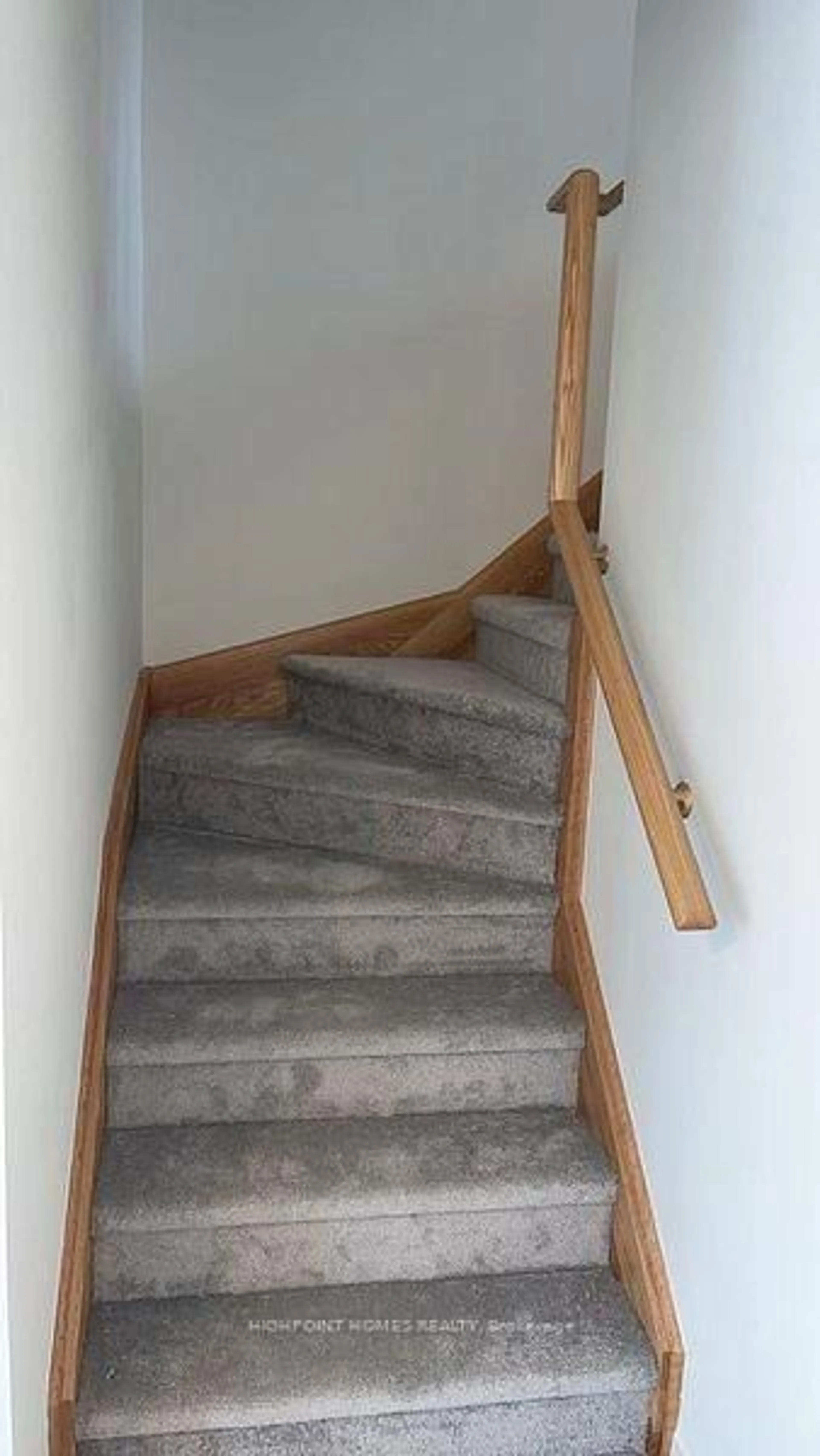 Stairs for 1418 Coral Springs Path, Oshawa Ontario L1K 3G1