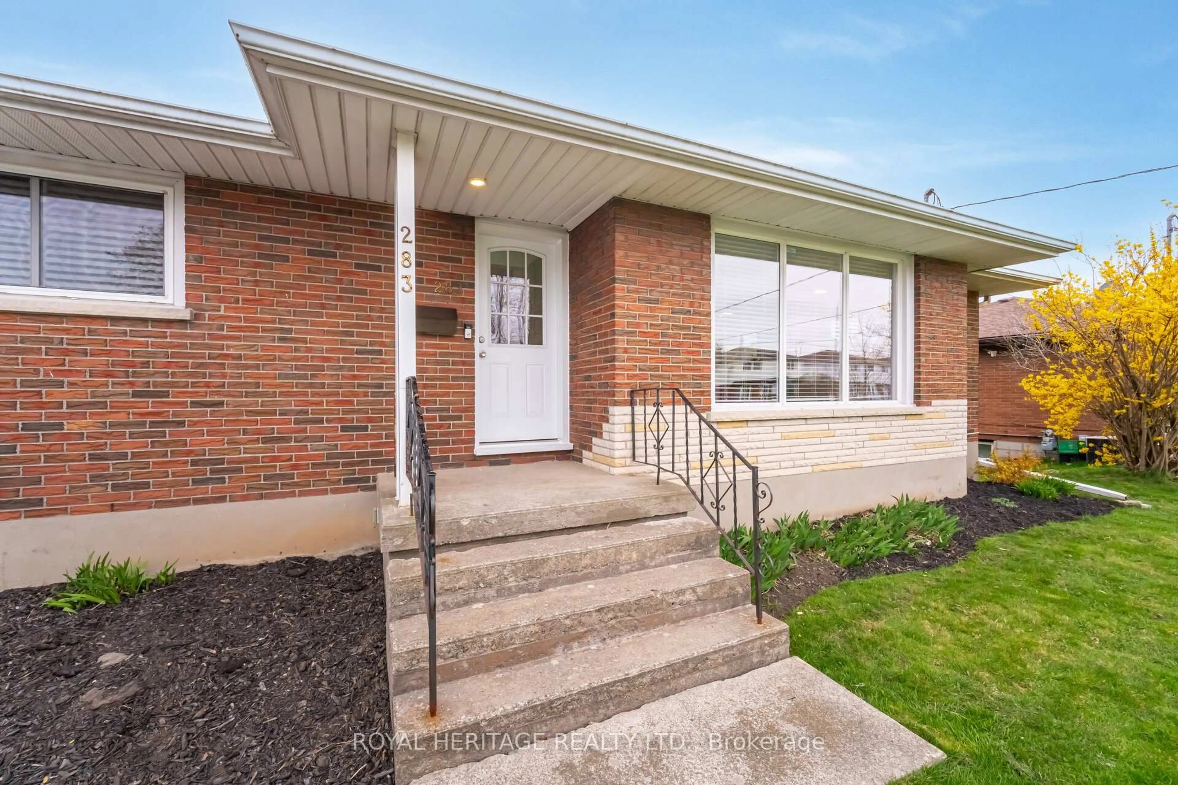 Home with brick exterior material, street for 283 Porter St, Oshawa Ontario L1J 1N3