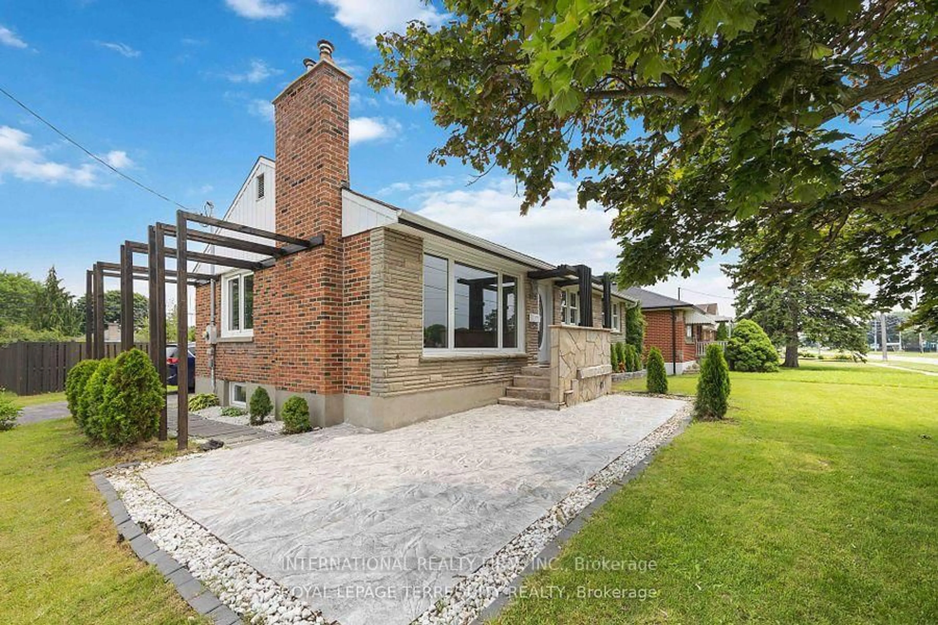 Home with brick exterior material, street for 575 Stevenson Rd, Oshawa Ontario L1J 5N9