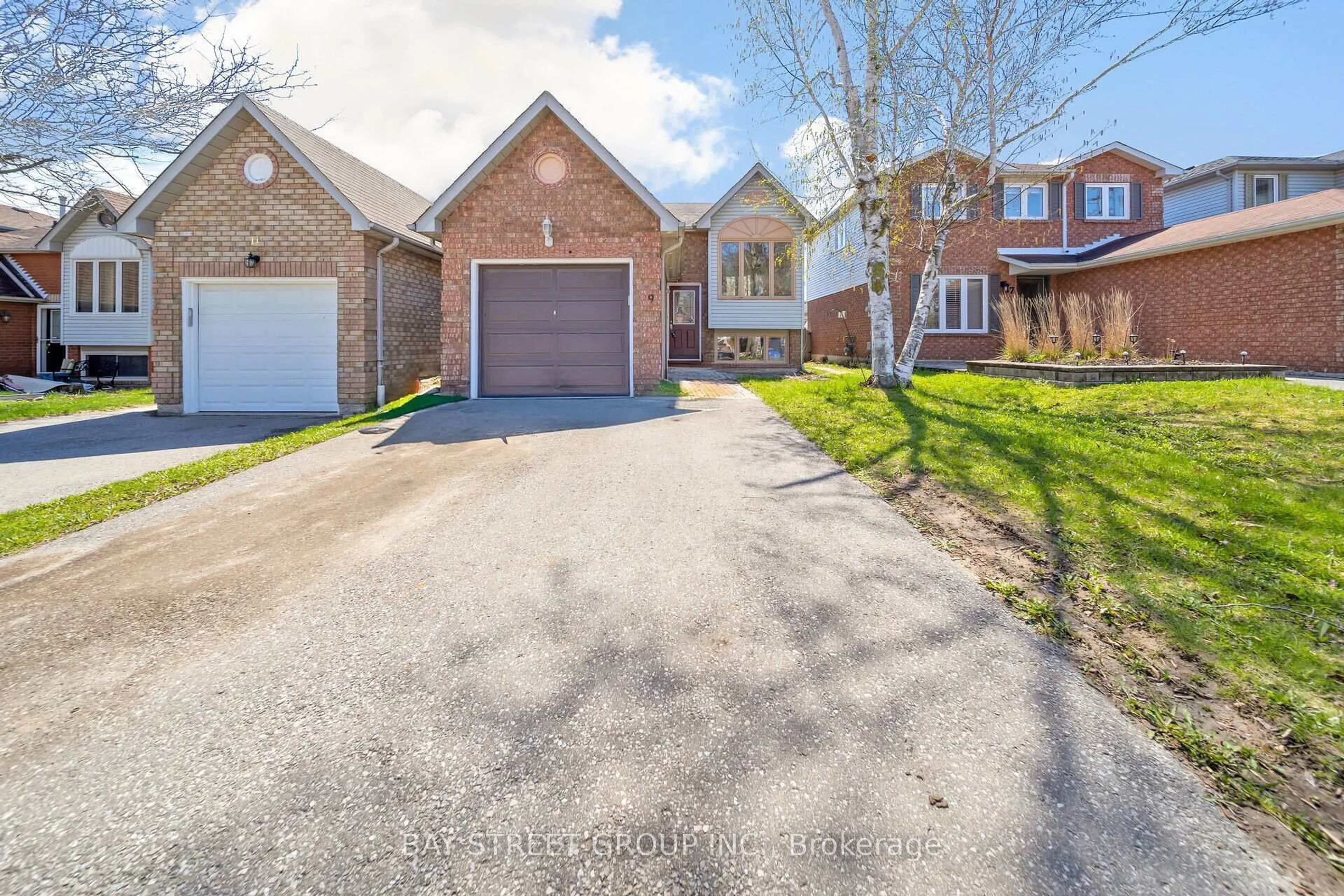 Unknown for 9 Fenwick Ave, Clarington Ontario L1C 4R6