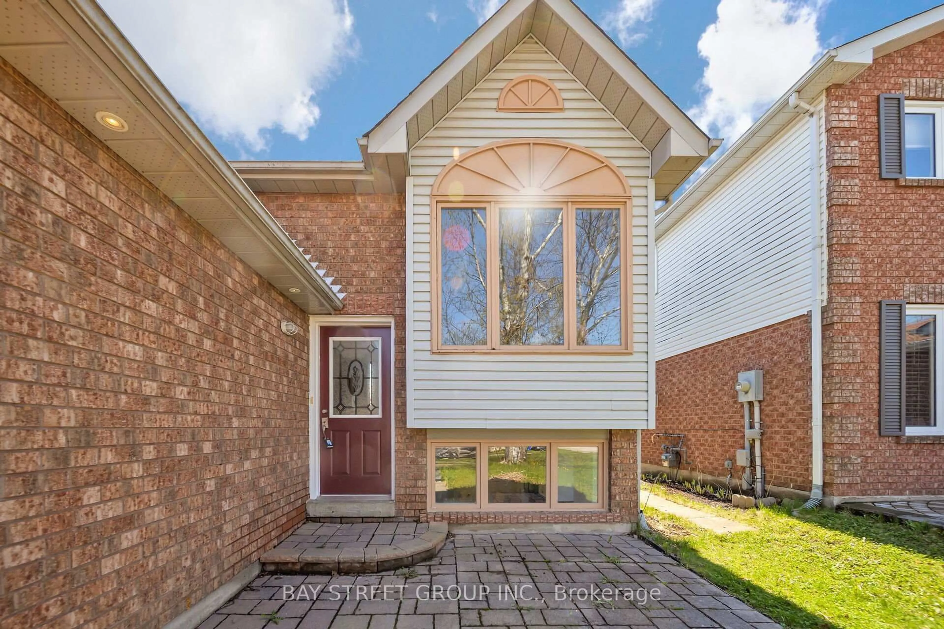 Home with brick exterior material, street for 9 Fenwick Ave, Clarington Ontario L1C 4R6