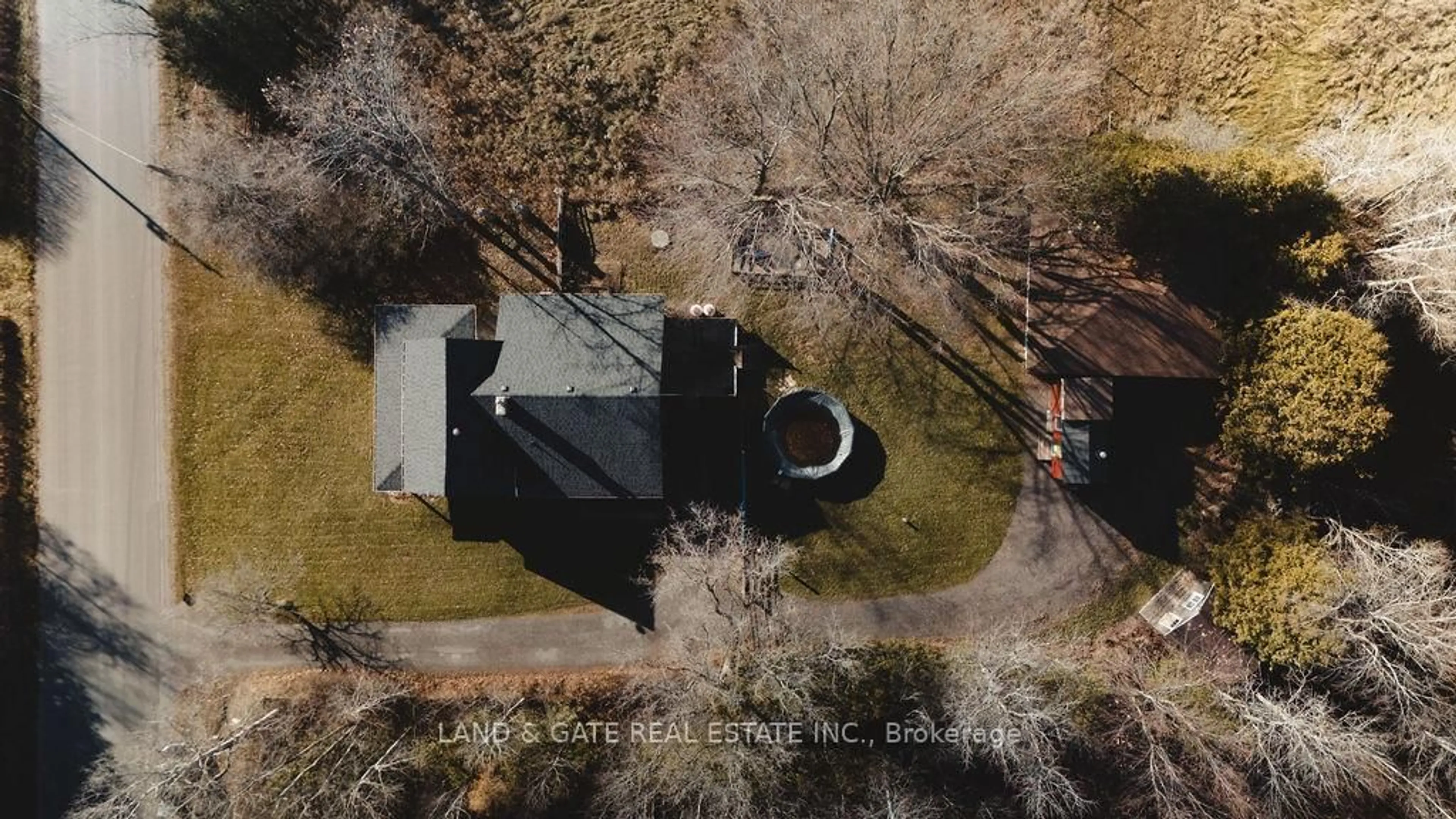 A pic from outside/outdoor area/front of a property/back of a property/a pic from drone, street for 4501 Devitts Rd, Scugog Ontario L0B 1B0