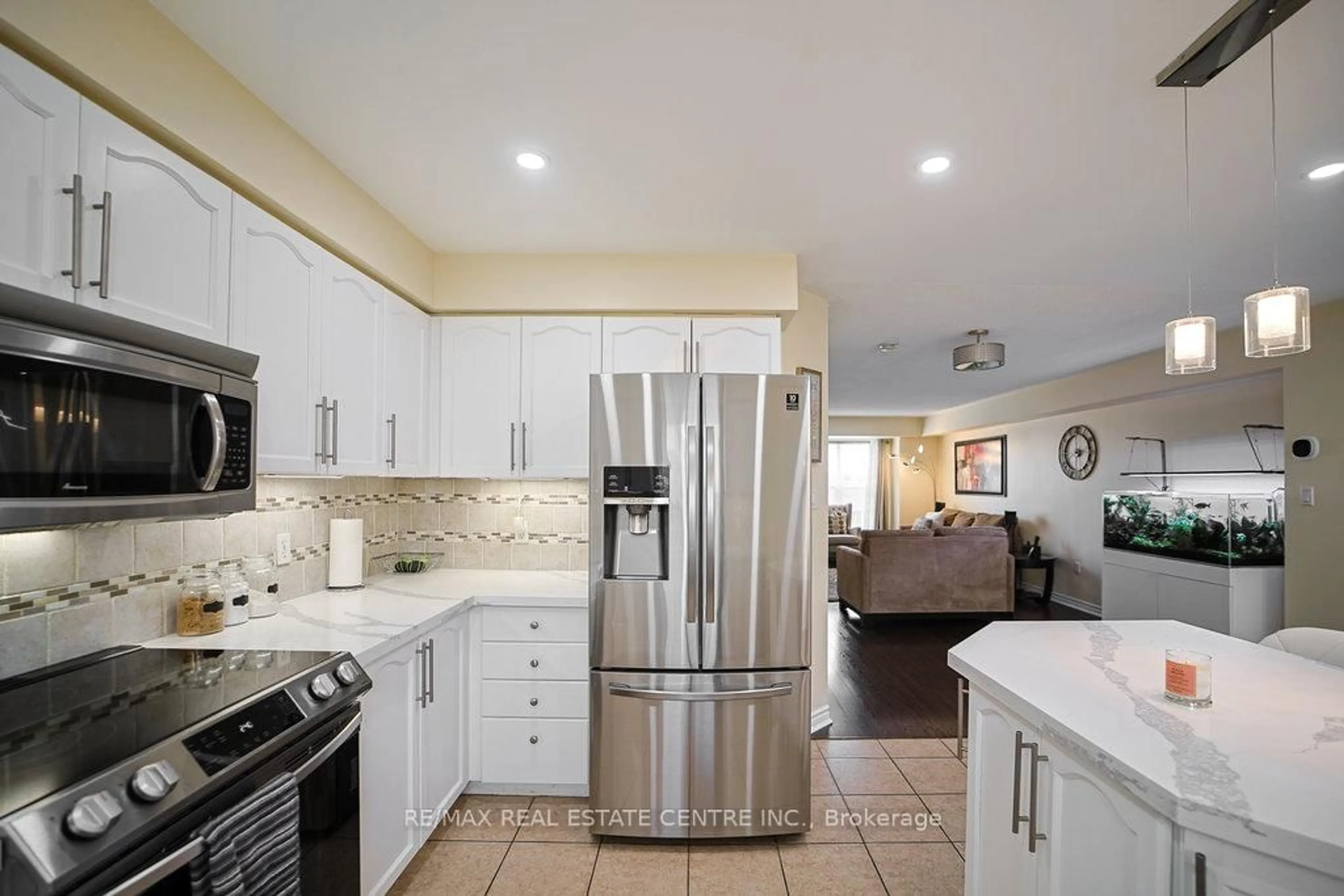 Open concept kitchen, ceramic/tile floor for 62 Kilgannon Ave, Clarington Ontario L1E 3E2