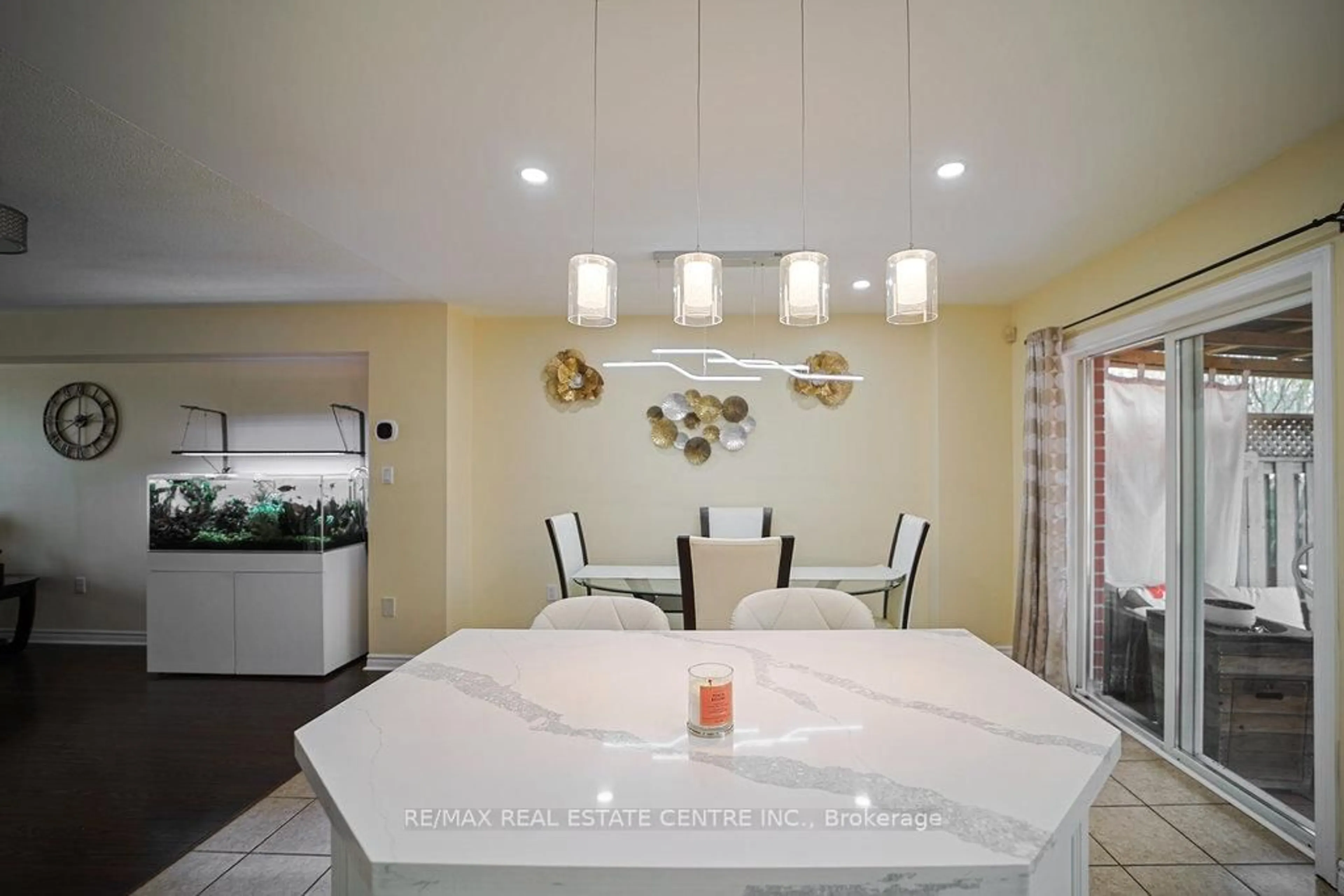 Open concept kitchen, ceramic/tile floor for 62 Kilgannon Ave, Clarington Ontario L1E 3E2