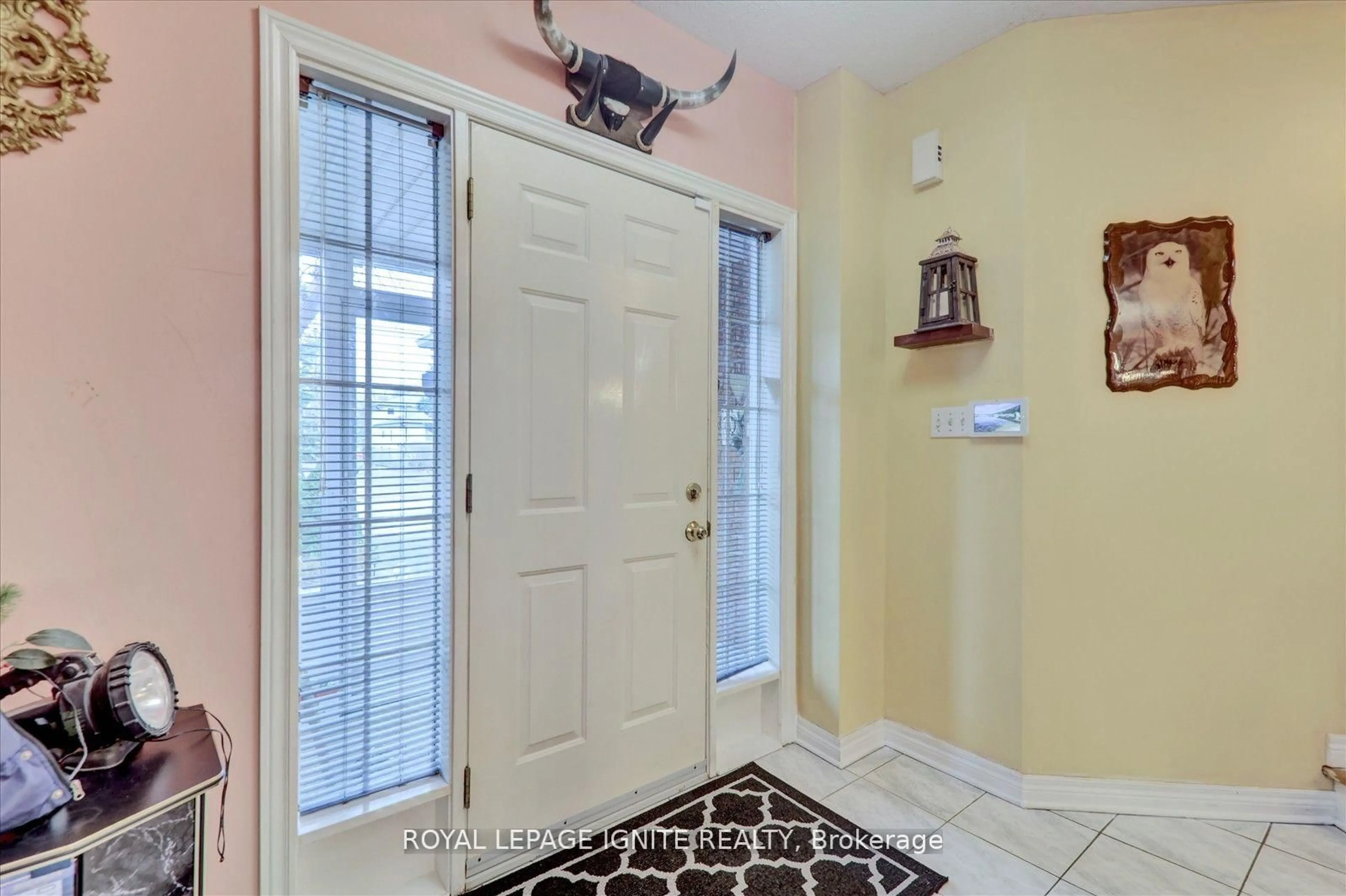 Indoor entryway for 38 Rodda Blvd, Toronto Ontario M1E 2Z6