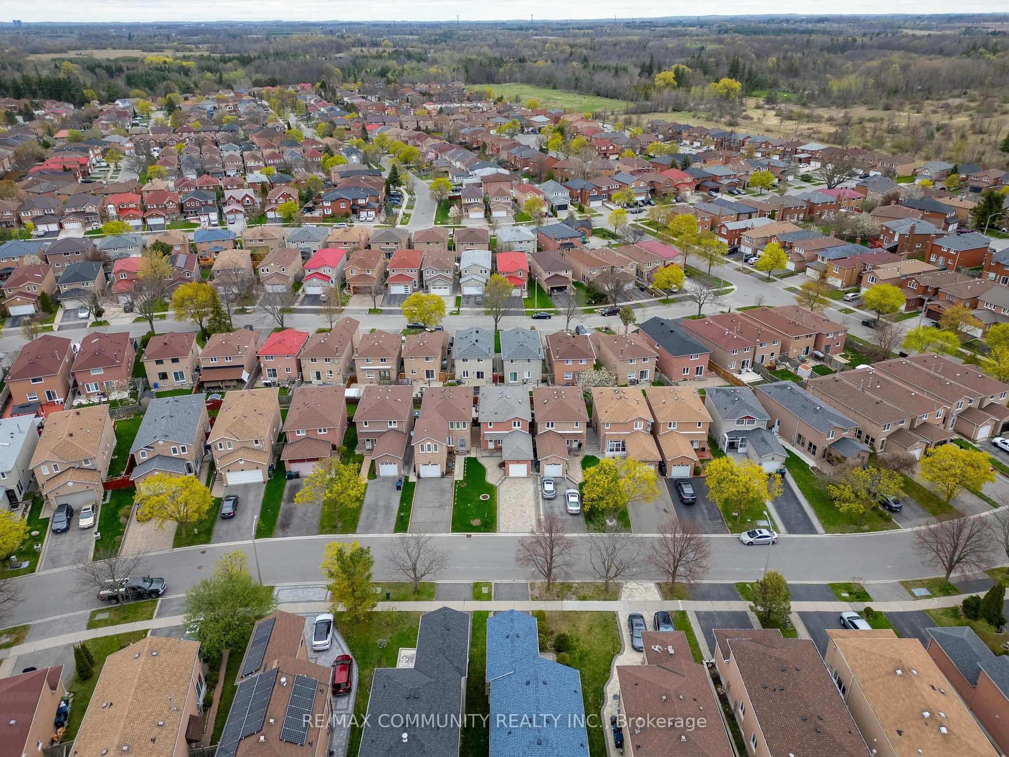 A pic from outside/outdoor area/front of a property/back of a property/a pic from drone, street for 26 Birrell Ave, Toronto Ontario M1B 5C7