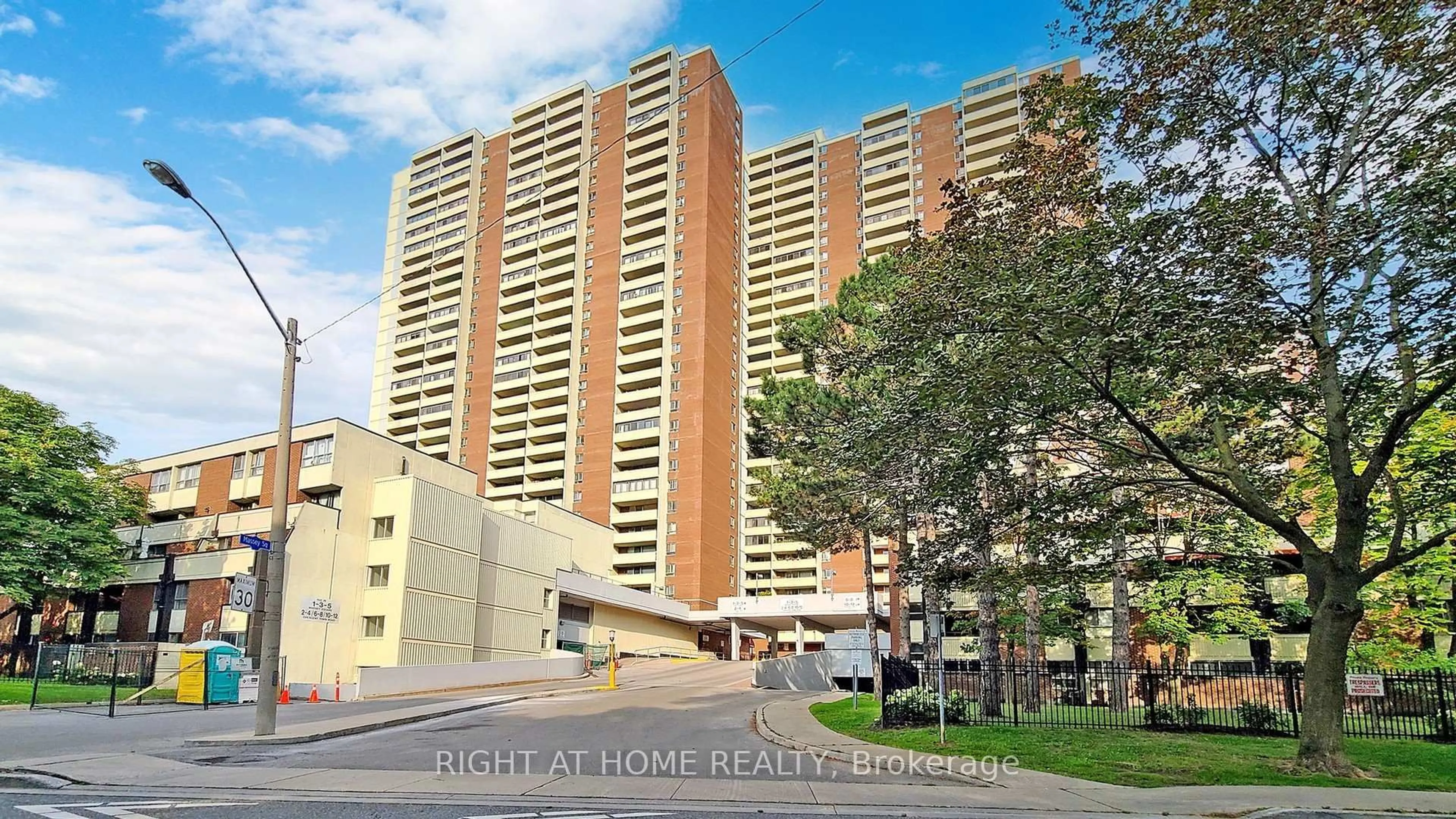 Unknown for 1 Massey Sq #1418, Toronto Ontario M4C 5L4