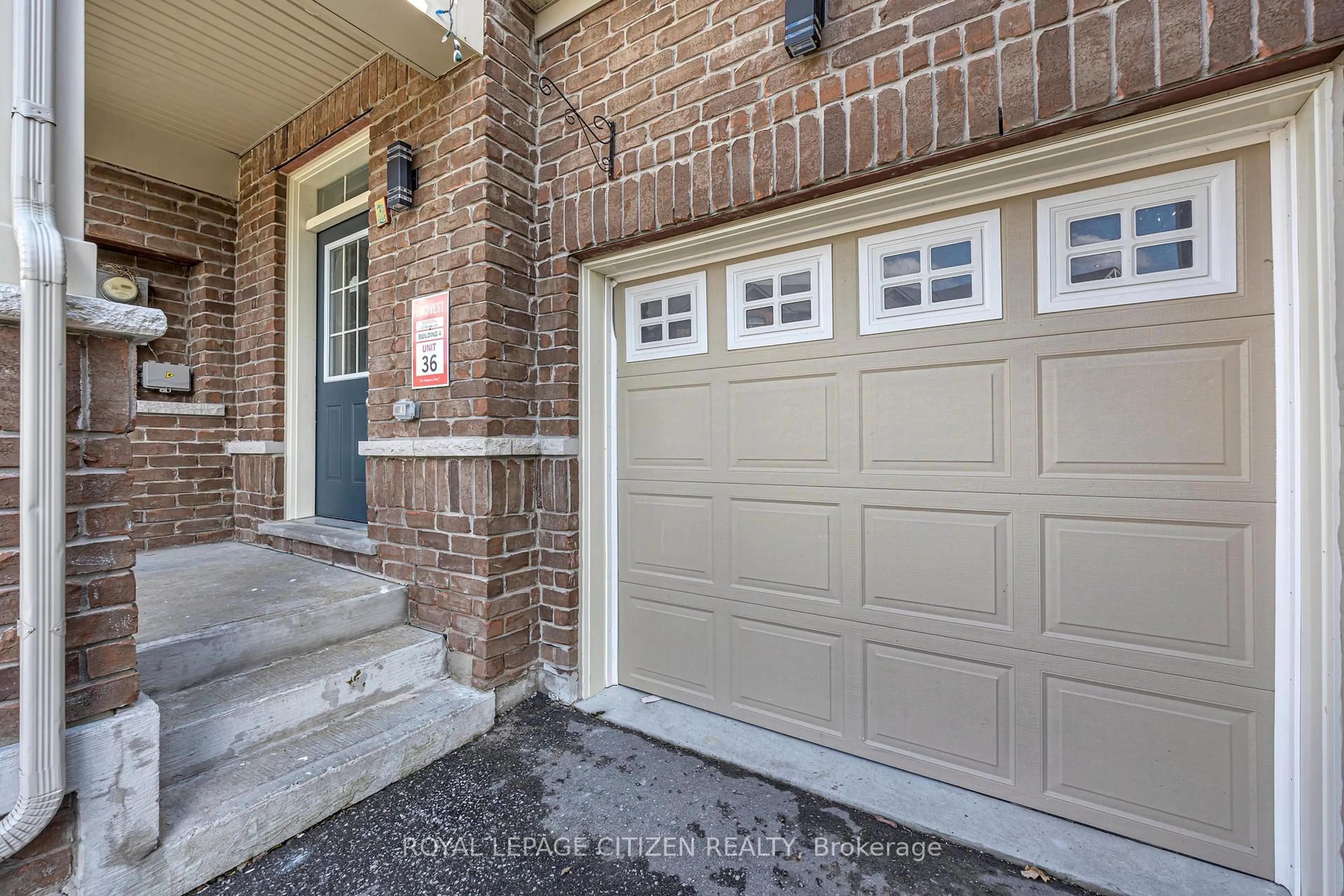 Indoor entryway for 21 Aldridge Lane, Clarington Ontario L1B 0V6