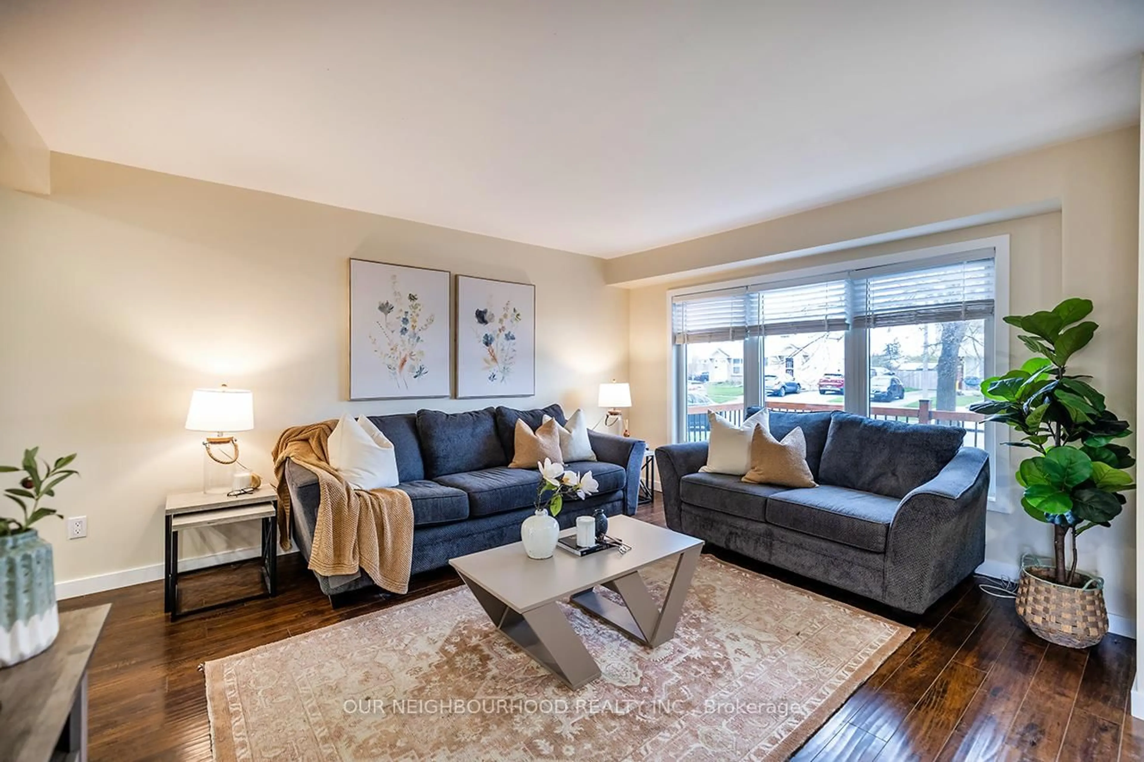 Living room with furniture, unknown for 1458 Fenelon Cres, Oshawa Ontario L1J 6G1