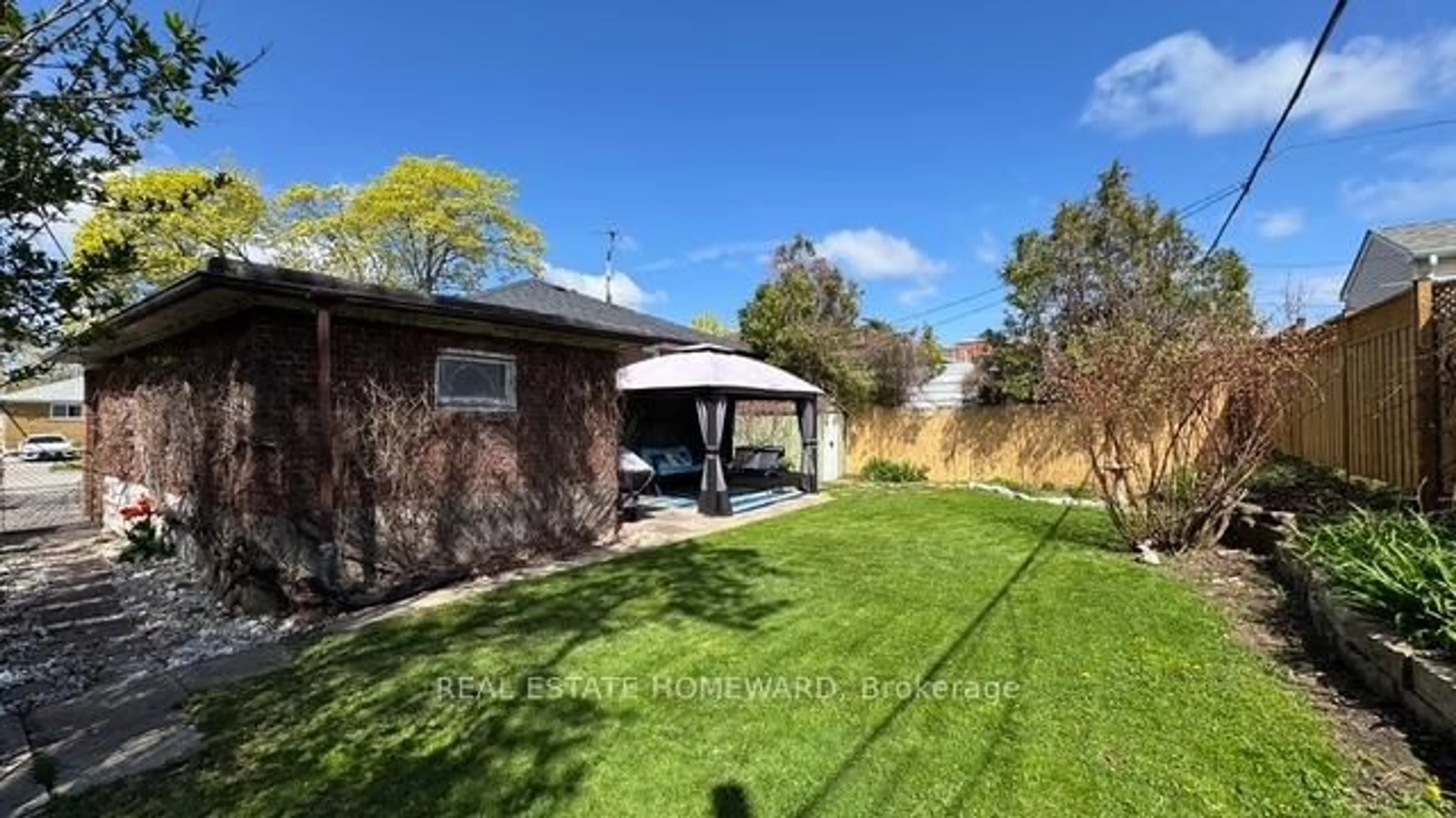 A pic from outside/outdoor area/front of a property/back of a property/a pic from drone, street for 19 Independence Dr, Toronto Ontario M1K 3R7