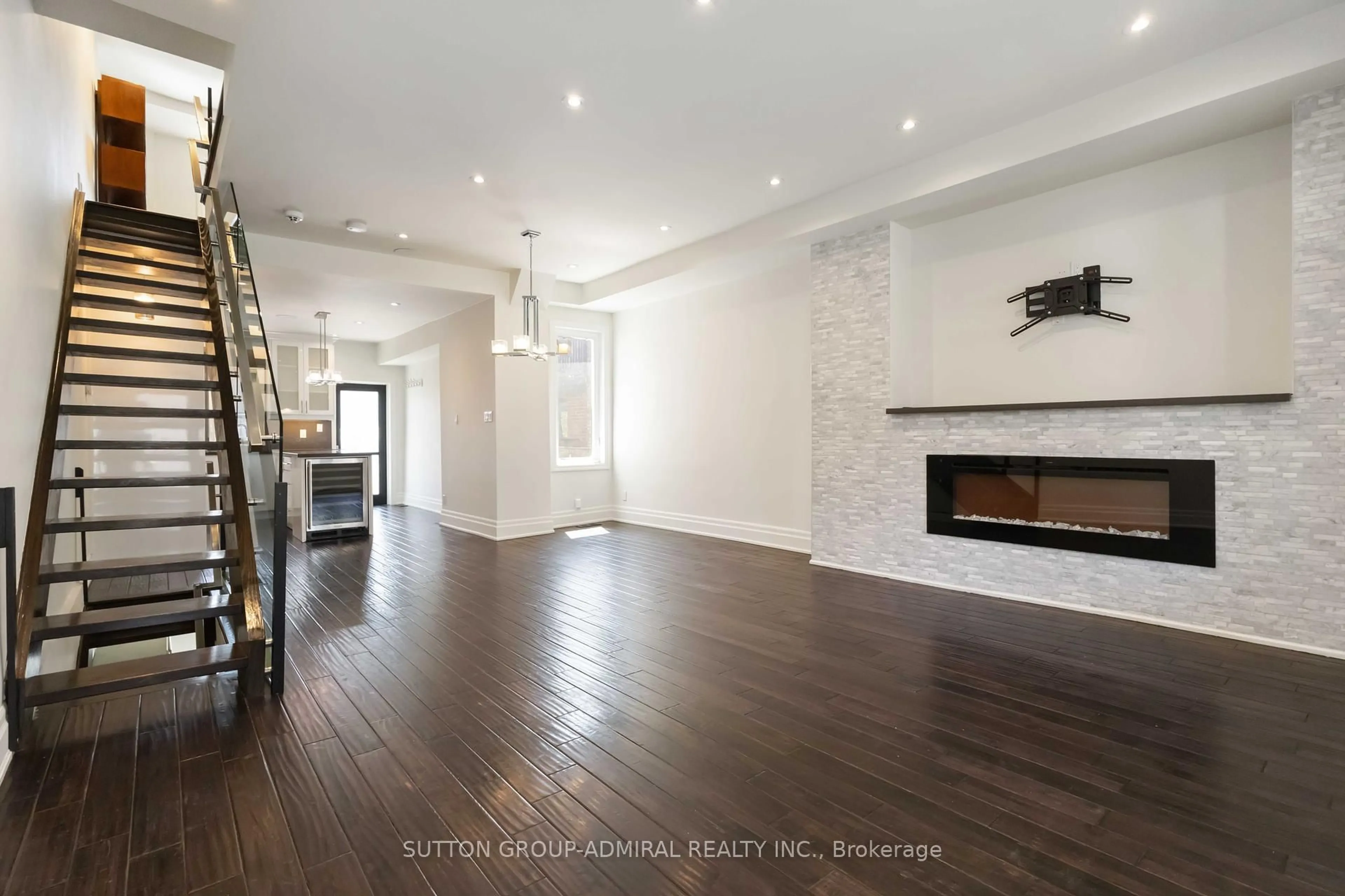 Unknown for 235 Bain Ave, Toronto Ontario M4K 1G2