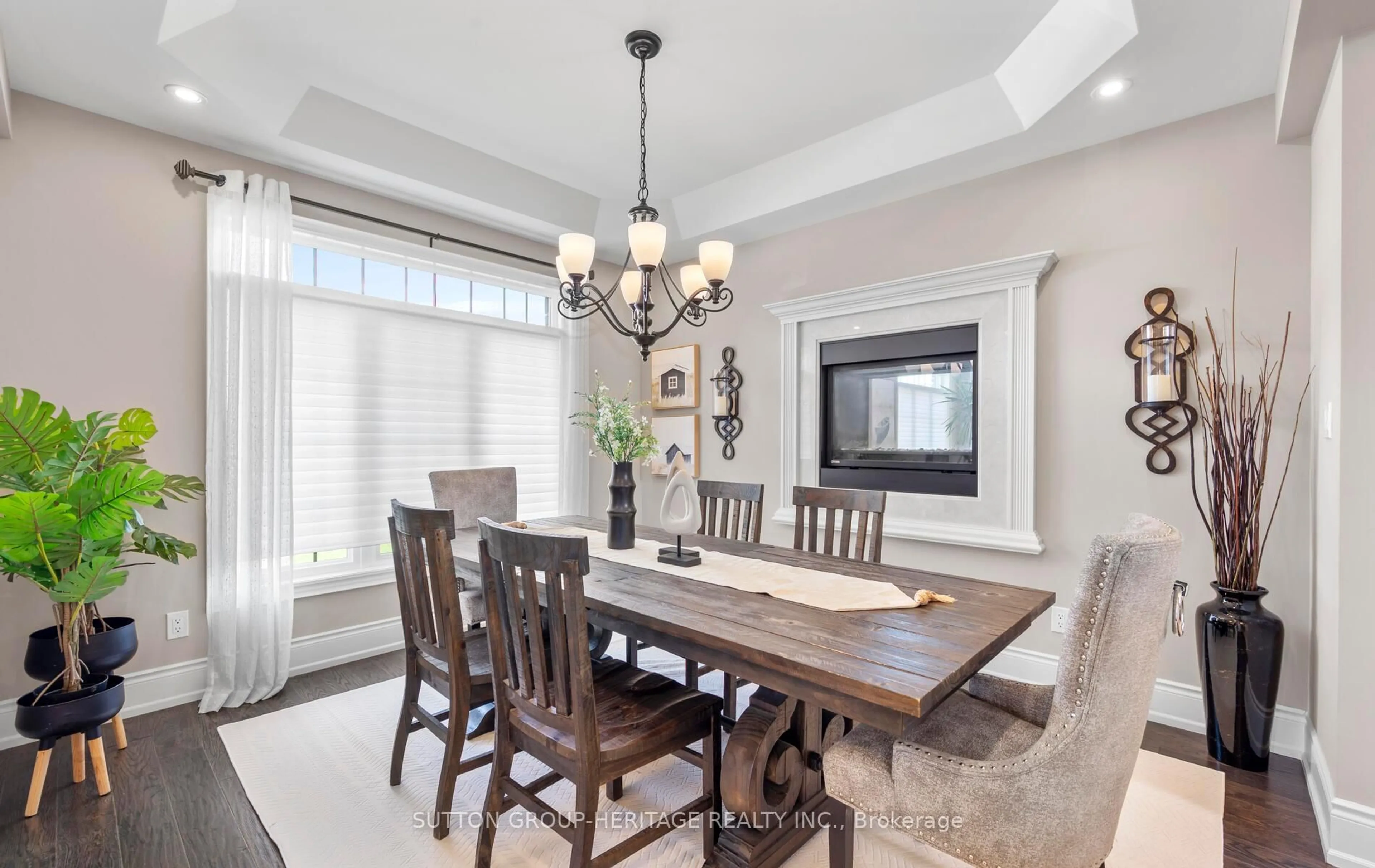 Dining room, unknown for 11 Serene Crt, Whitby Ontario L1R 0L6
