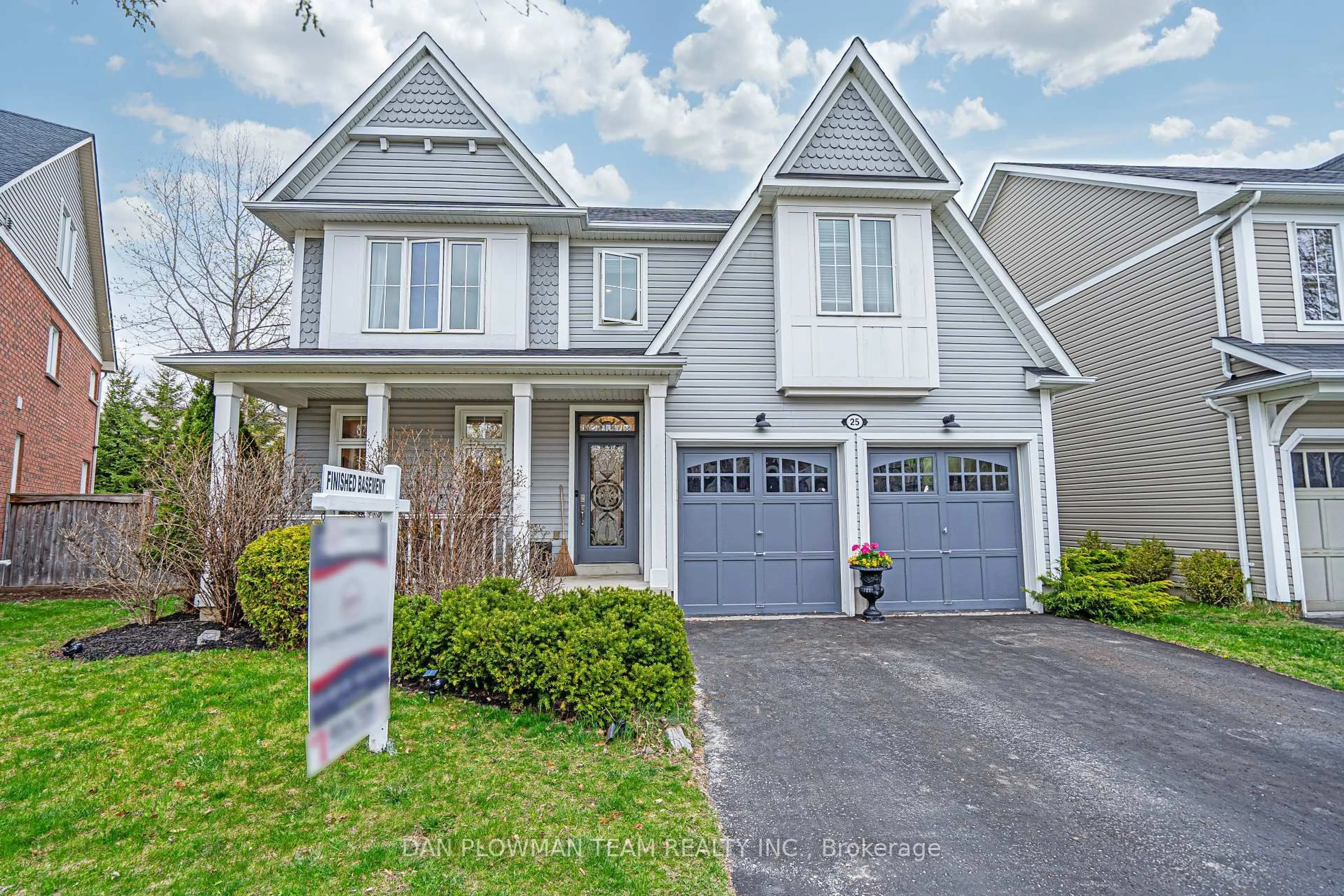 Home with vinyl exterior material, street for 25 Strandmore Circ, Whitby Ontario L1M 0C1