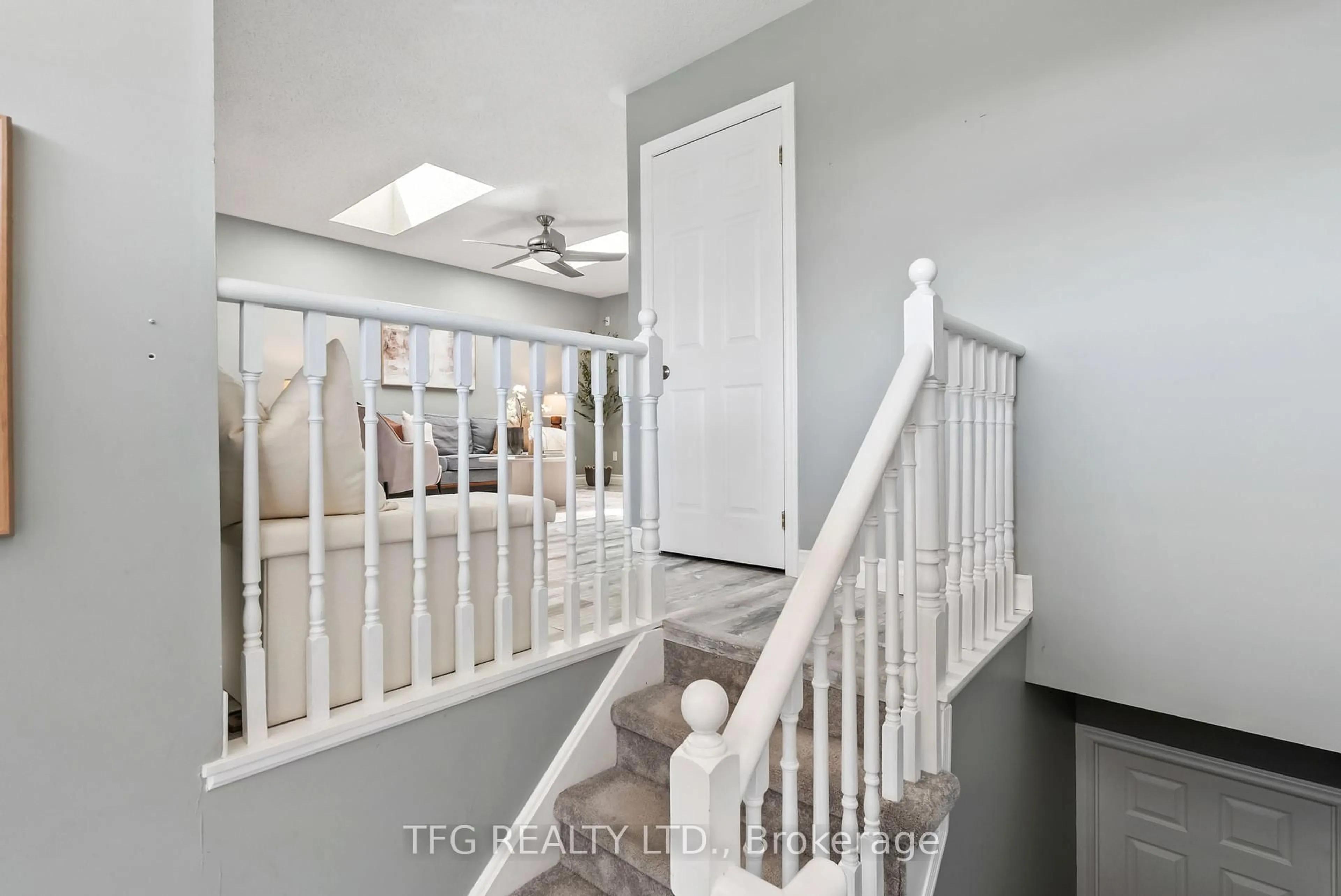 Indoor entryway for 28 Eastfield Cres, Clarington Ontario L1E 3C6
