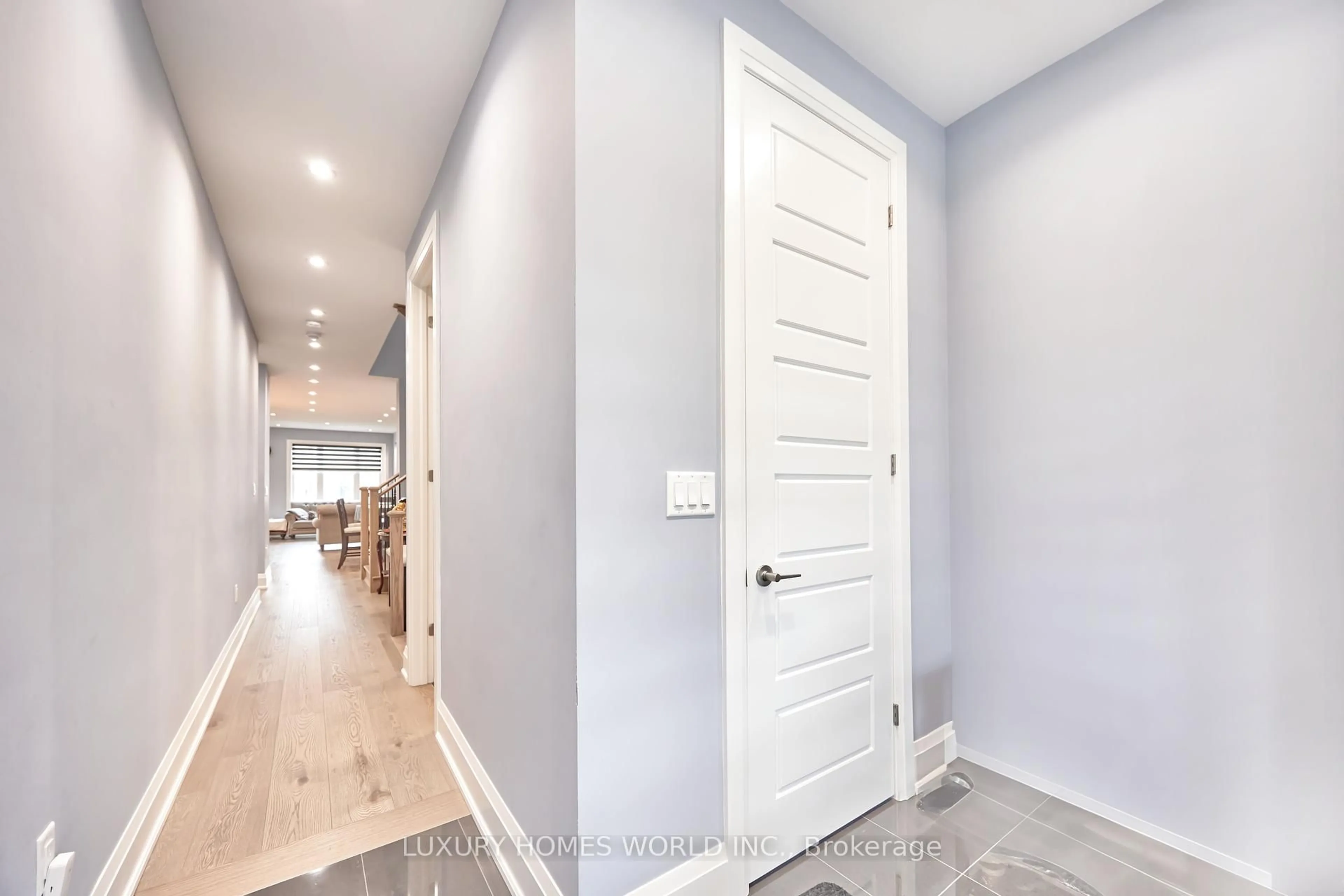 Indoor entryway for 13 Floodgate Rd, Whitby Ontario L1P 0P5