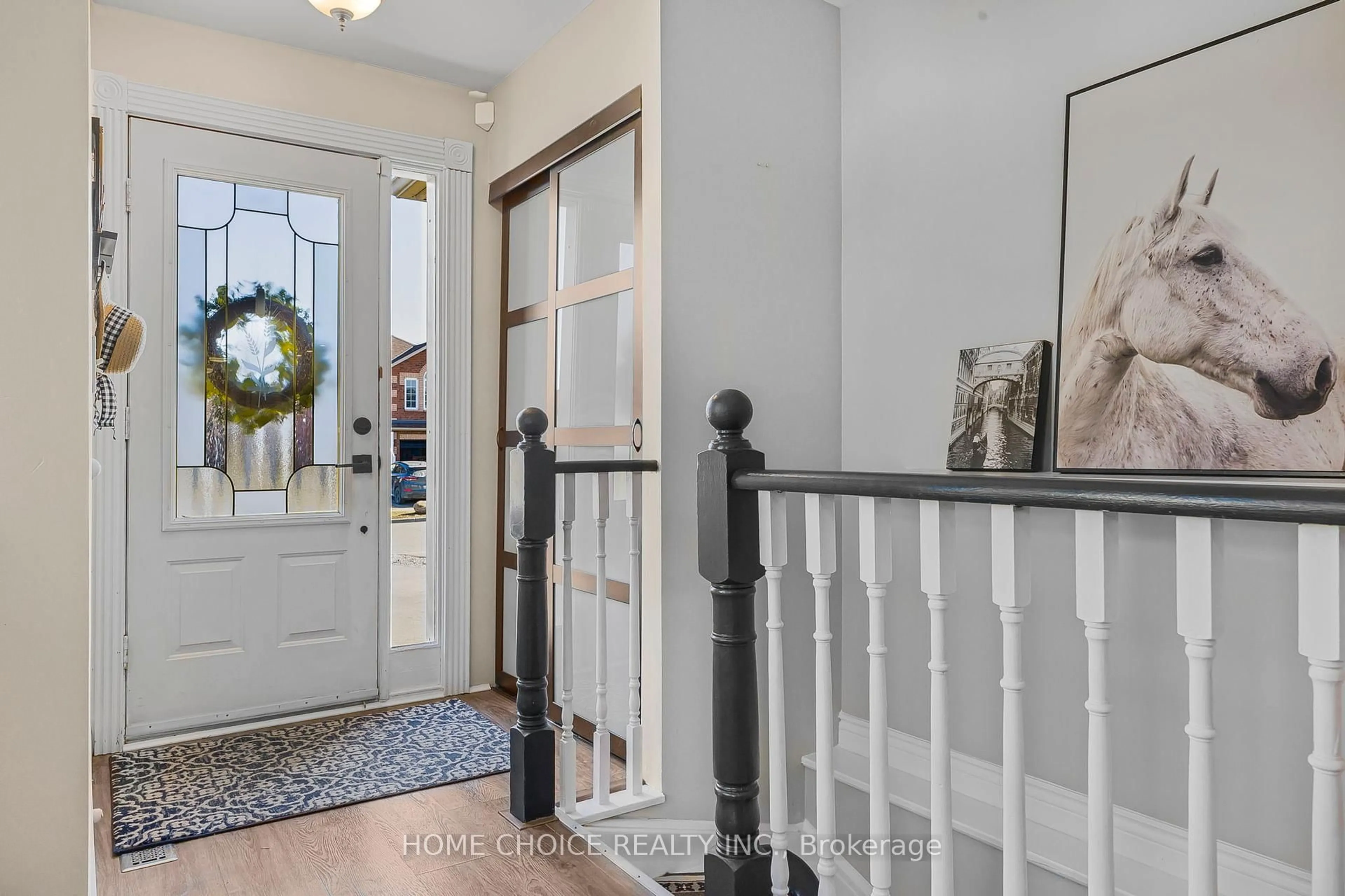 Indoor entryway for 40 Meadowview Blvd, Clarington Ontario L1C 5A6