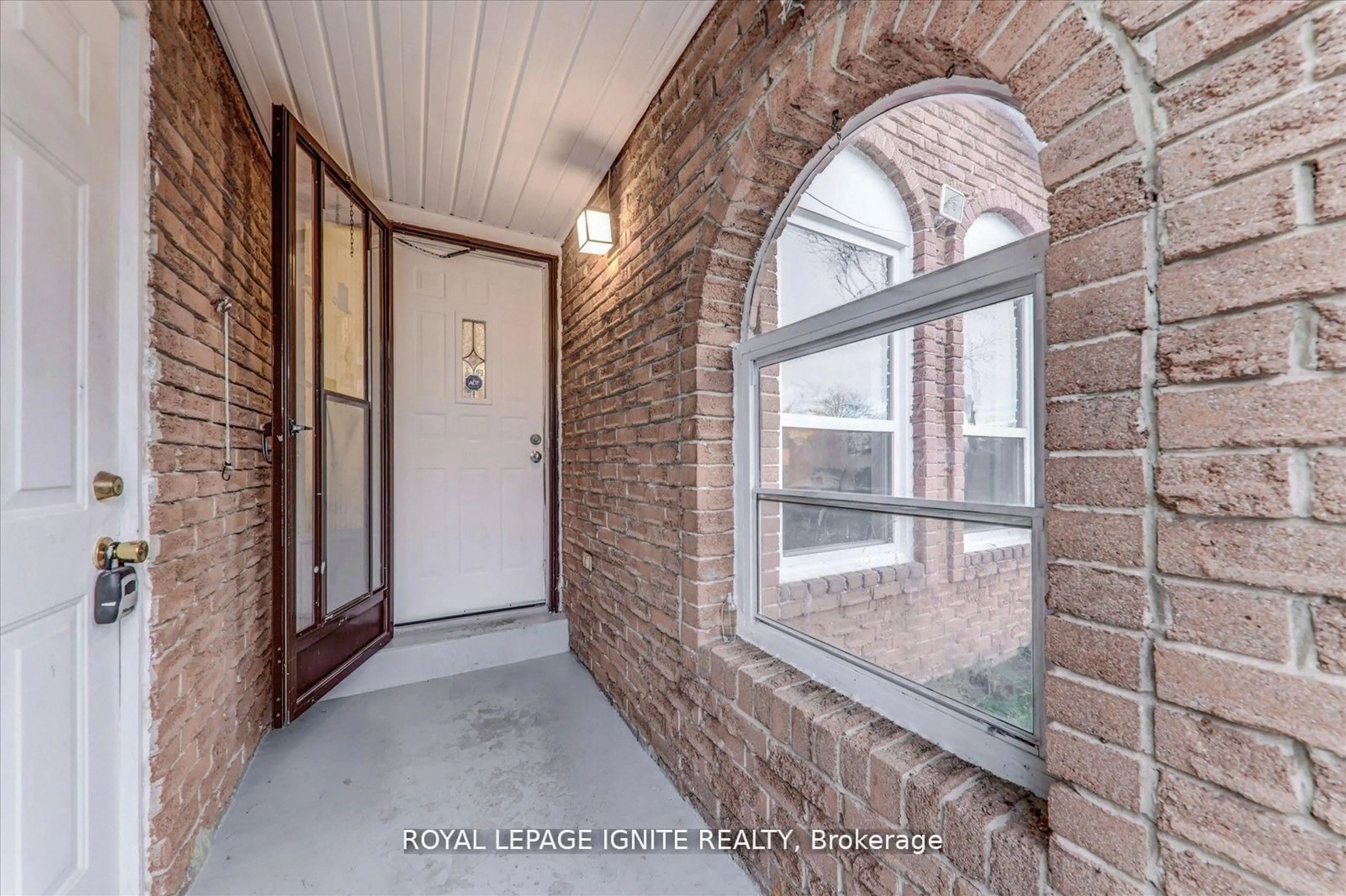 Indoor entryway for 50 Bridley Dr, Toronto Ontario M1V 1A9
