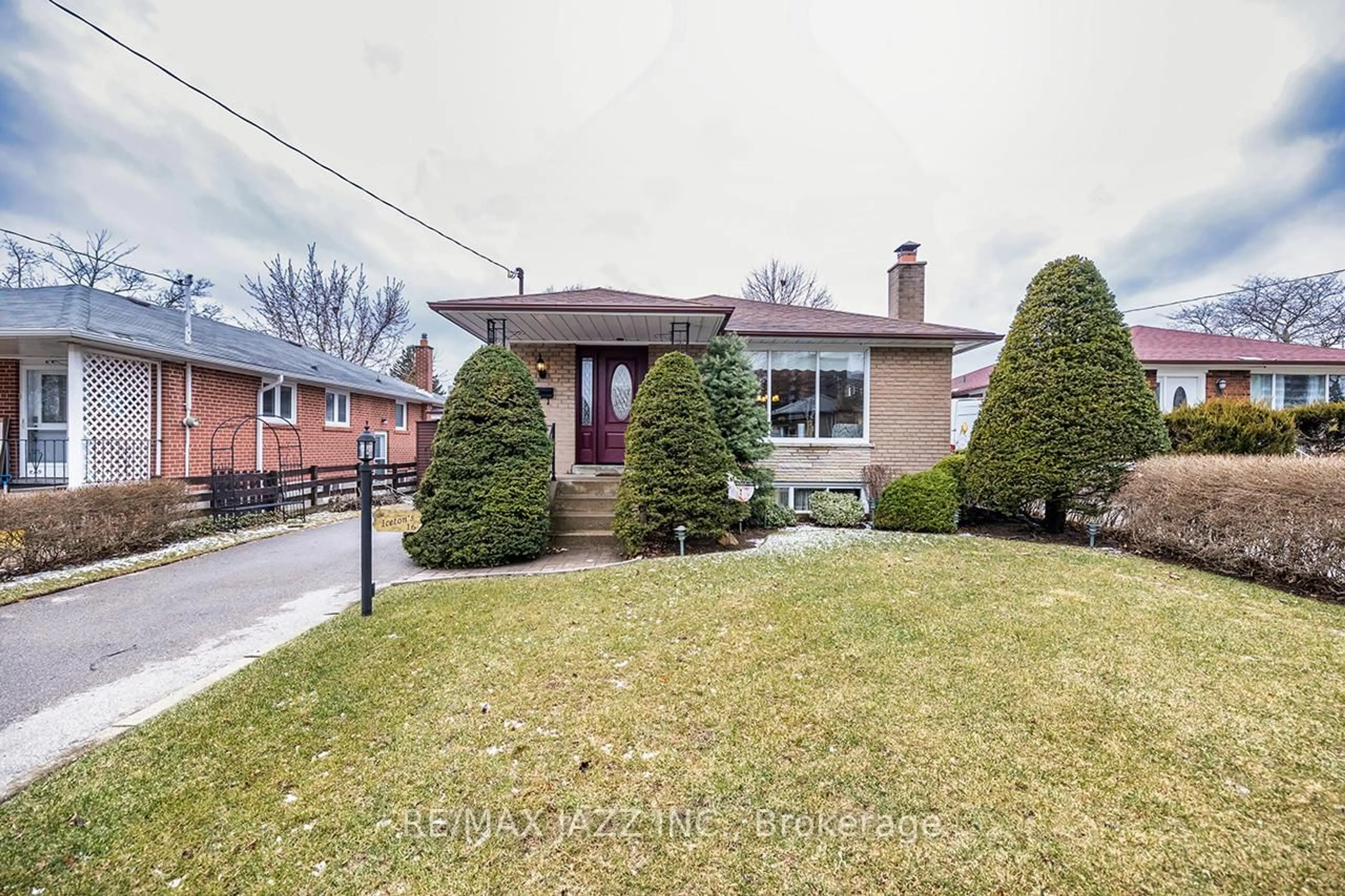 Home with brick exterior material, street for 16 Gloaming Dr, Toronto Ontario M1E 2Z3