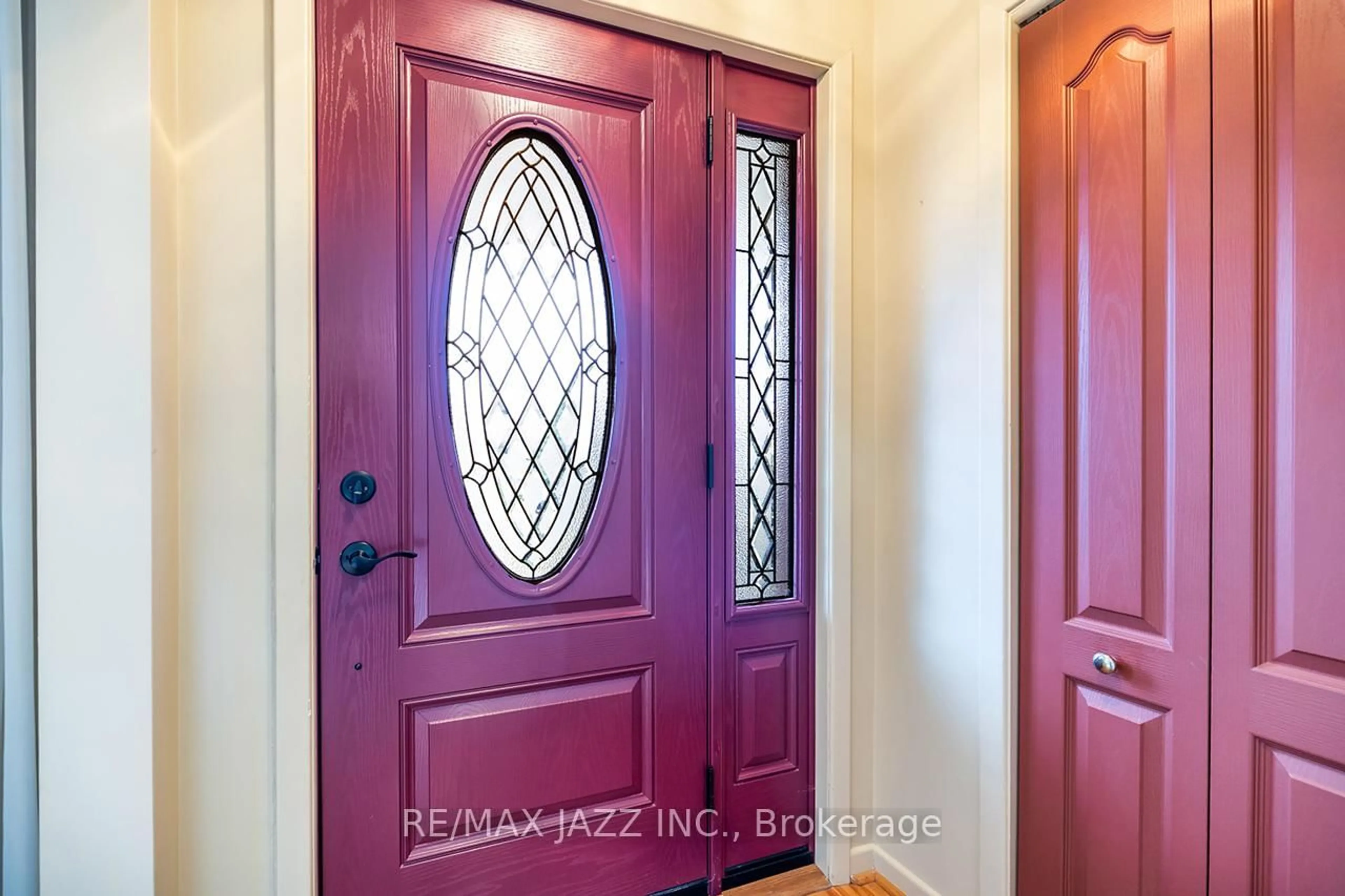 Indoor entryway for 16 Gloaming Dr, Toronto Ontario M1E 2Z3