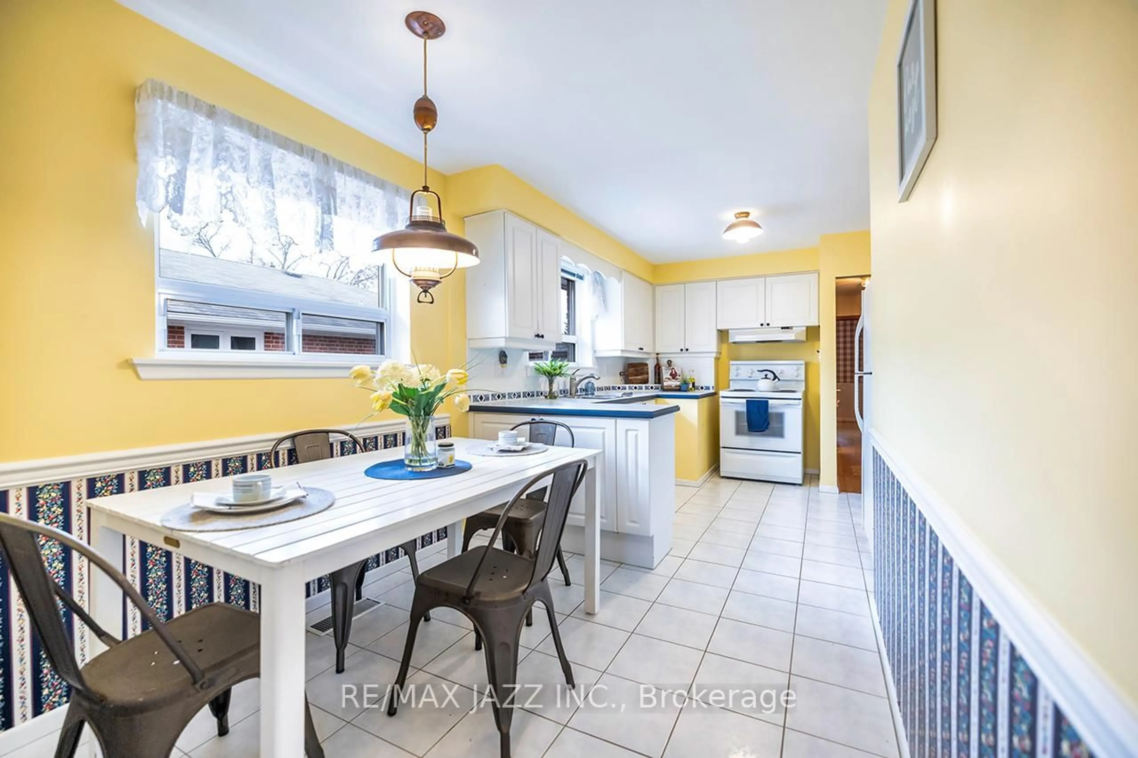 Open concept kitchen, ceramic/tile floor for 16 Gloaming Dr, Toronto Ontario M1E 2Z3