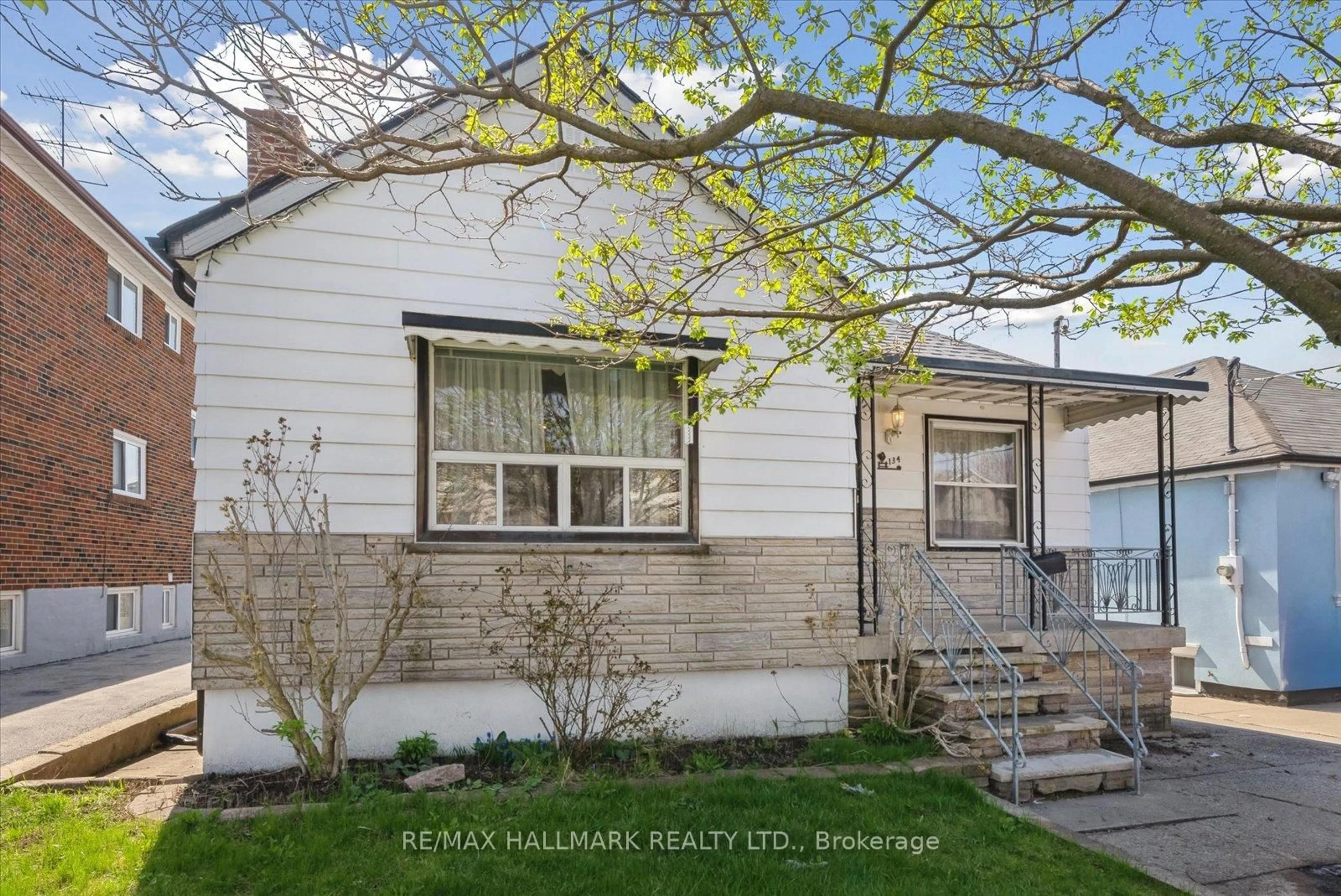Home with vinyl exterior material, street for 134 Magnolia Ave, Toronto Ontario M1K 3K8