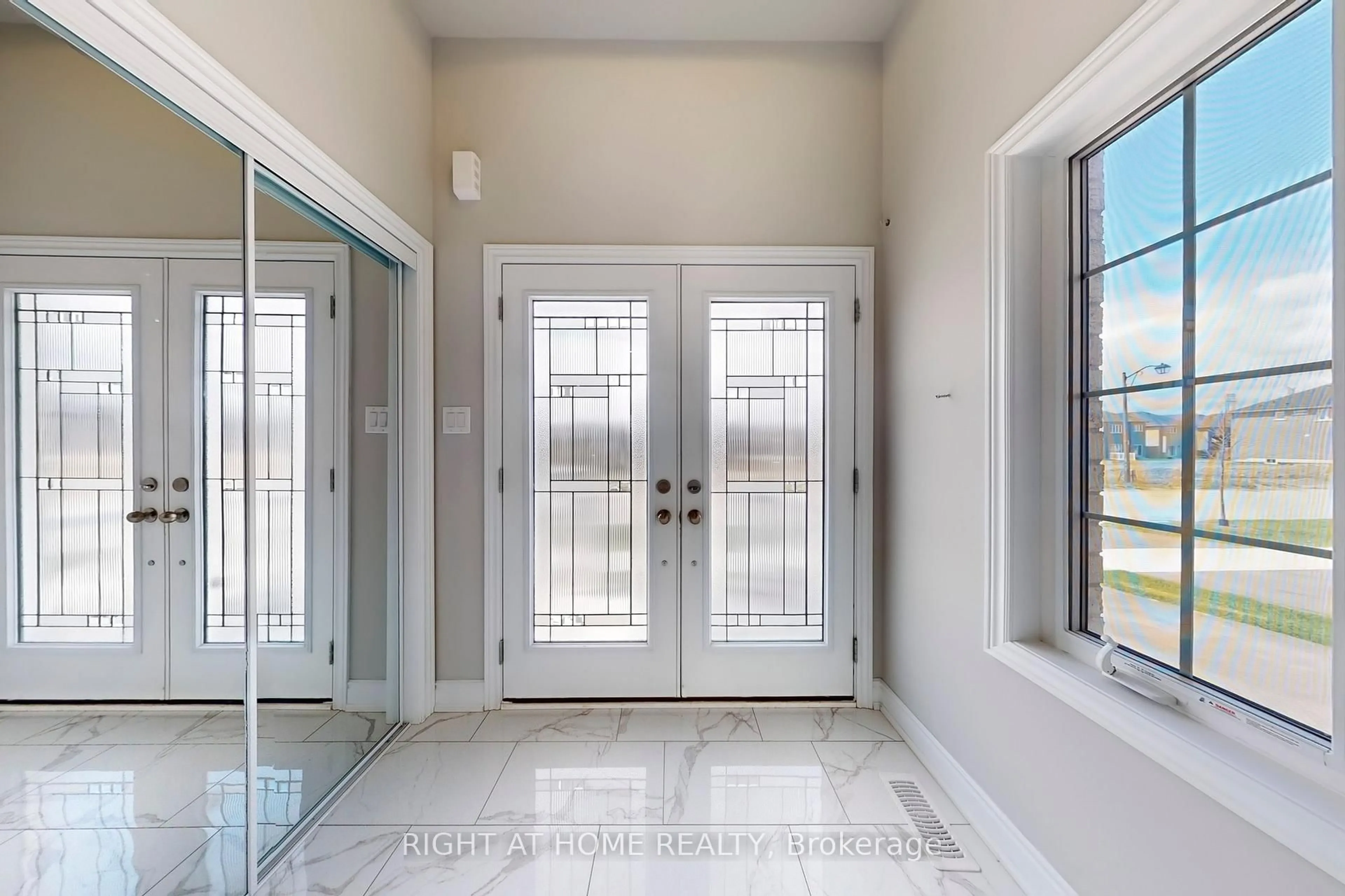 Indoor entryway for 19 Creedon Cres, Ajax Ontario L1T 4P7