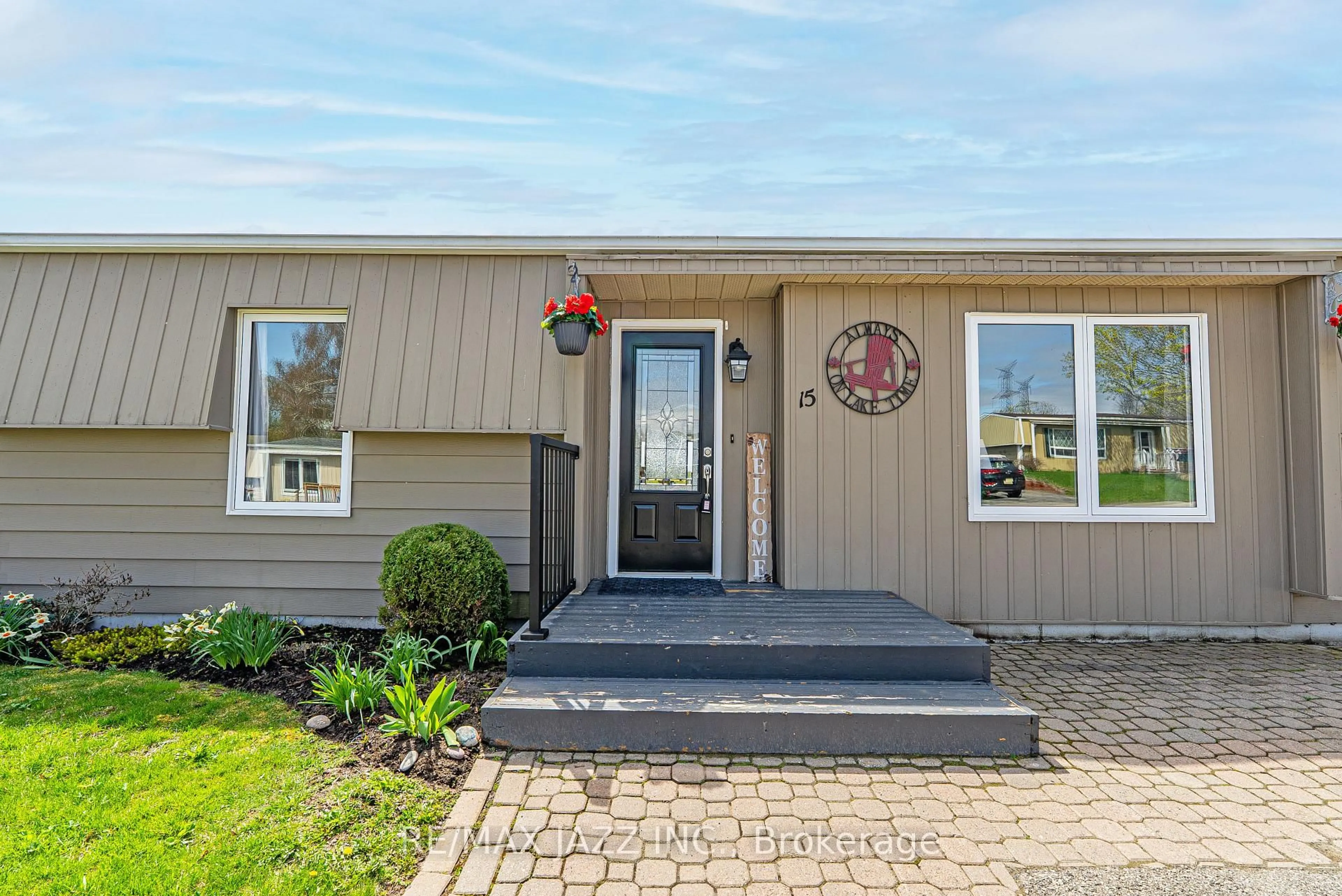 Home with vinyl exterior material, street for 15 Bluffs Rd, Clarington Ontario L1B 1A3