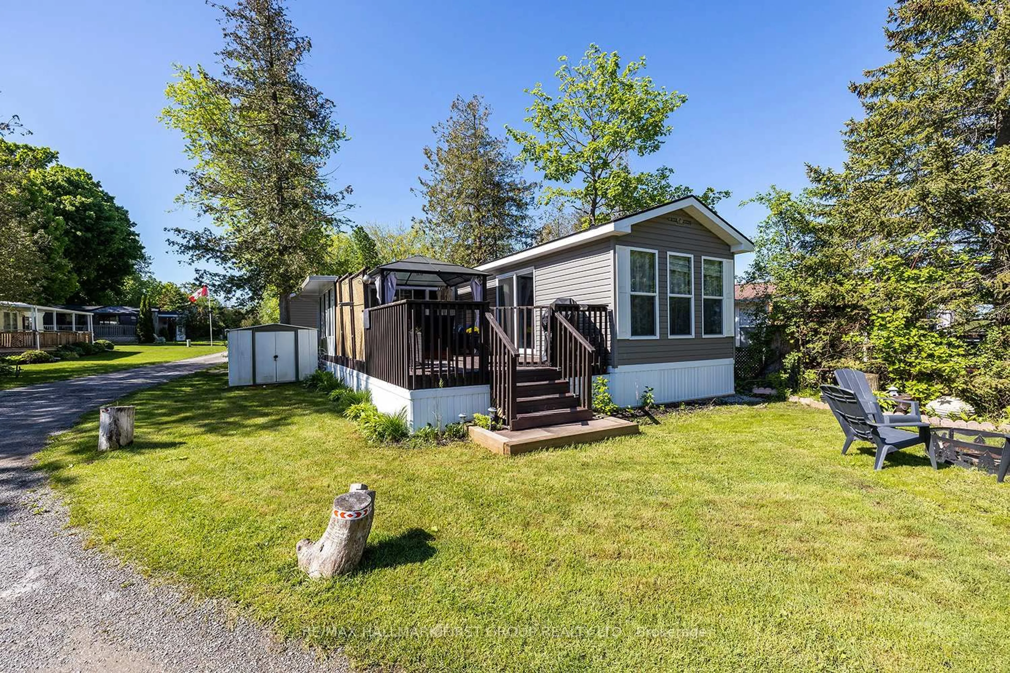 Home with vinyl exterior material, water/lake/river/ocean view for 225 Platten Blvd ##338, Scugog Ontario L9L 1B4