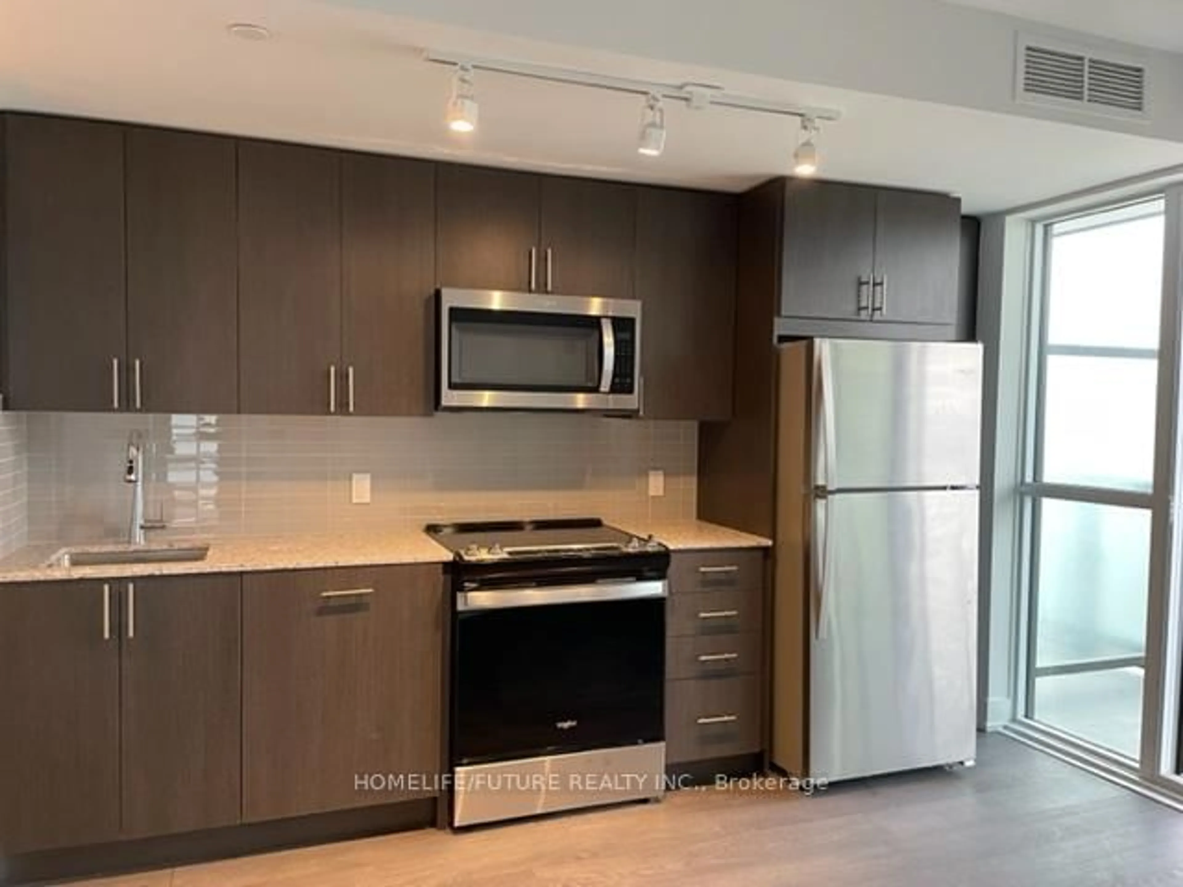 Standard kitchen, wood/laminate floor for 2550 Simcoe St #407, Oshawa Ontario L1L 0R5