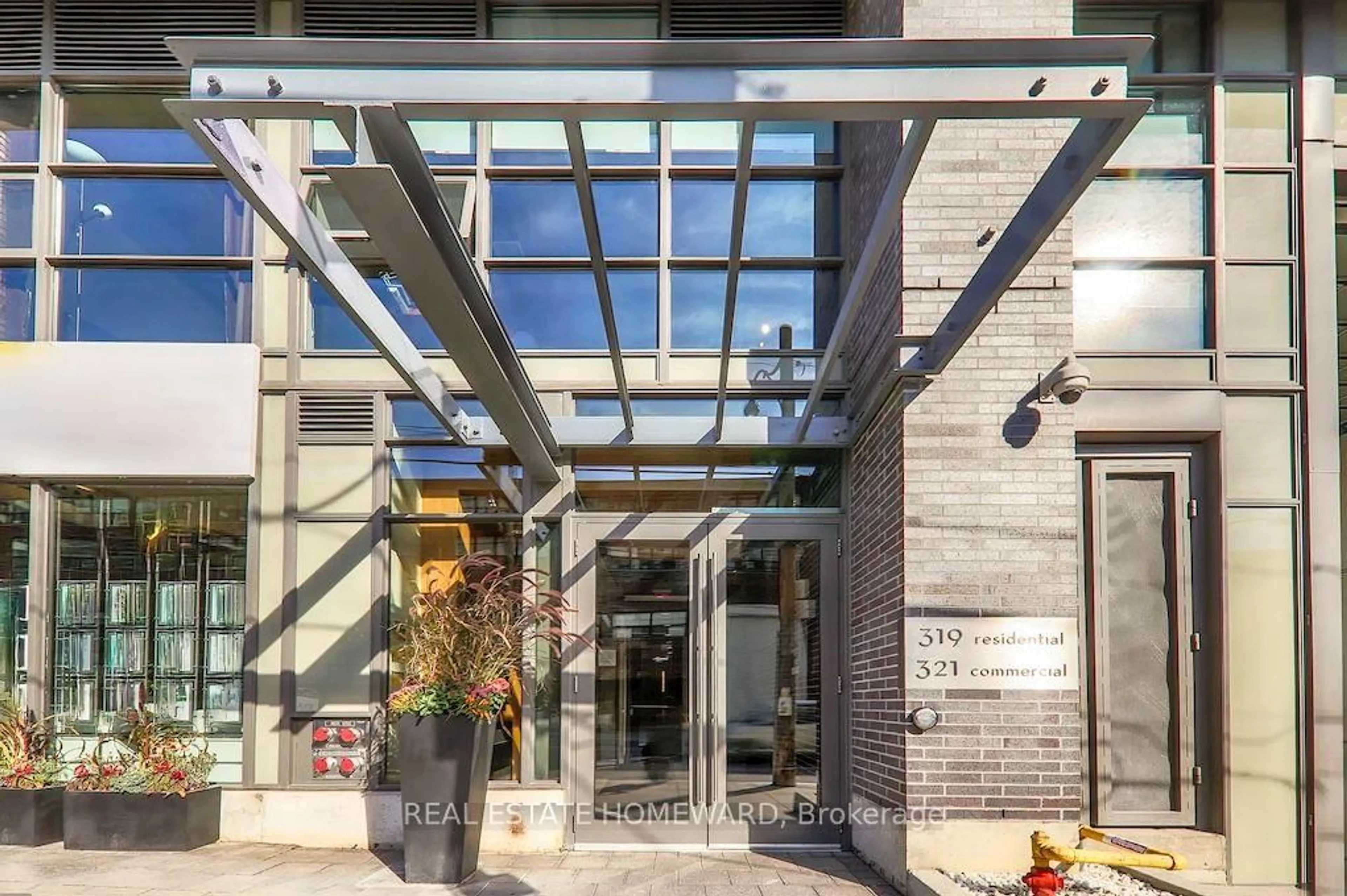 Indoor foyer for 319 Carlaw Ave #601, Toronto Ontario M4M 2S1