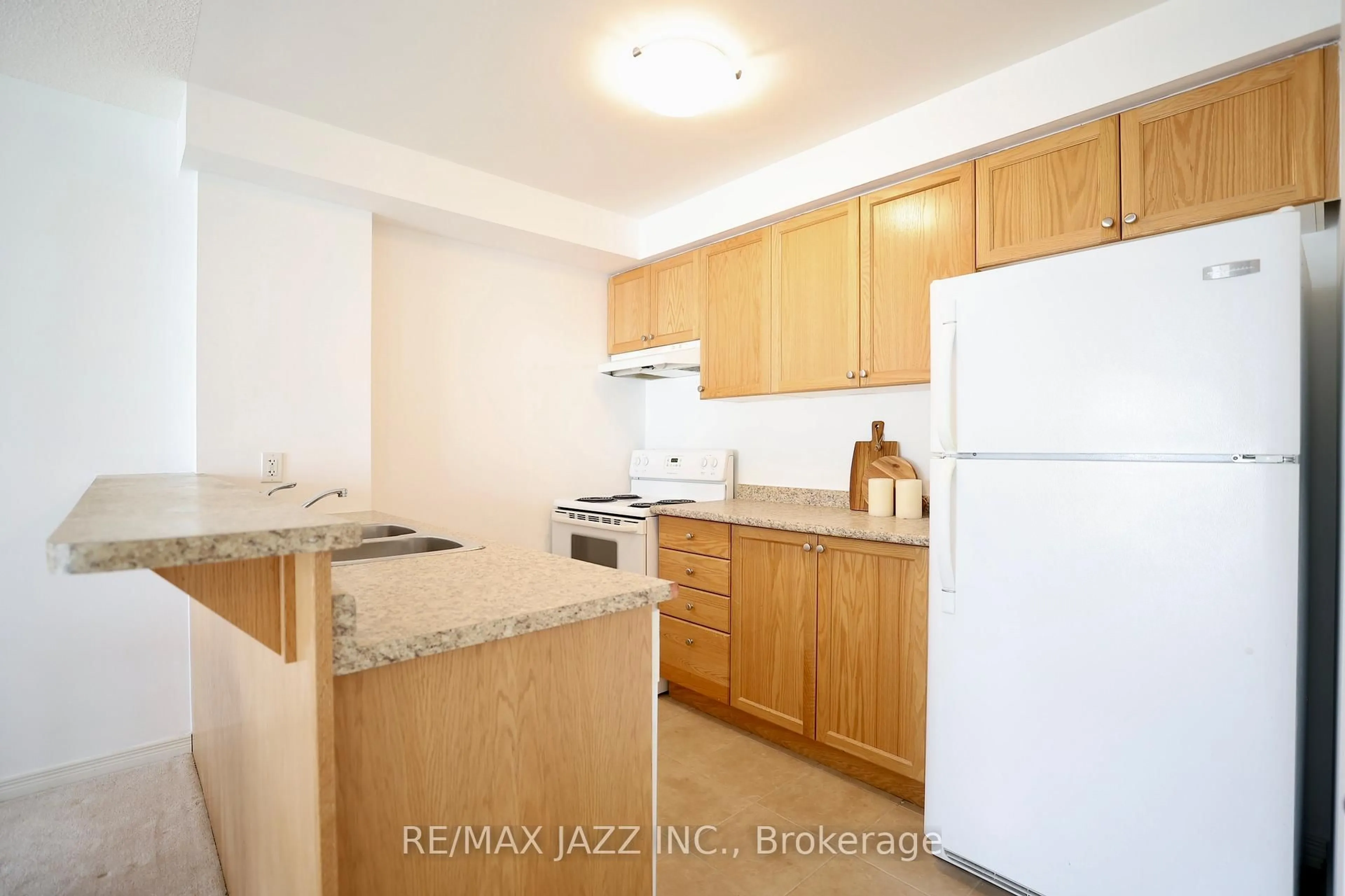 Standard kitchen, unknown for 132 Aspen Springs Dr #109, Clarington Ontario L1C 0H1