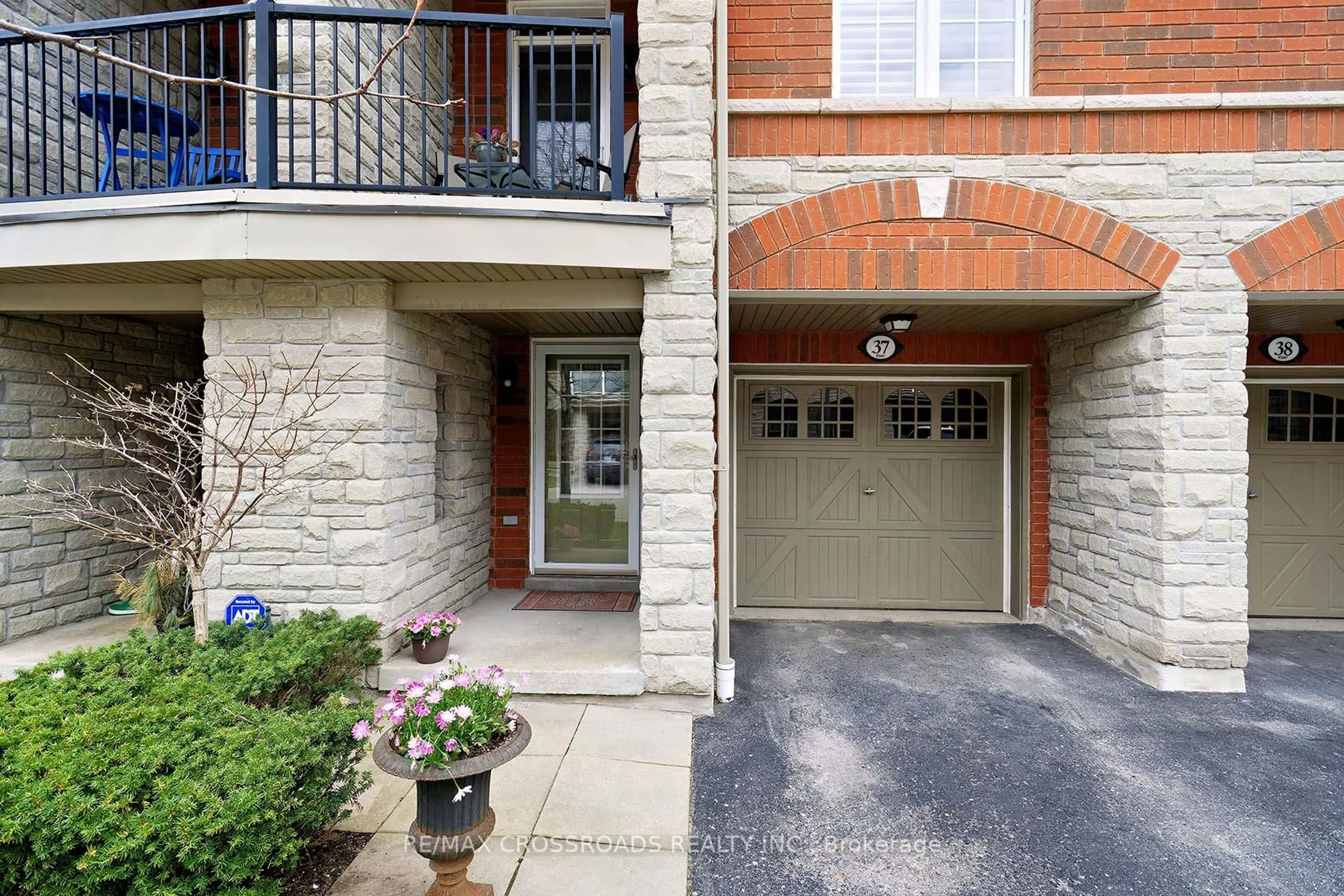 Patio, street for 1701 Finch Ave #37, Pickering Ontario L1V 0B7