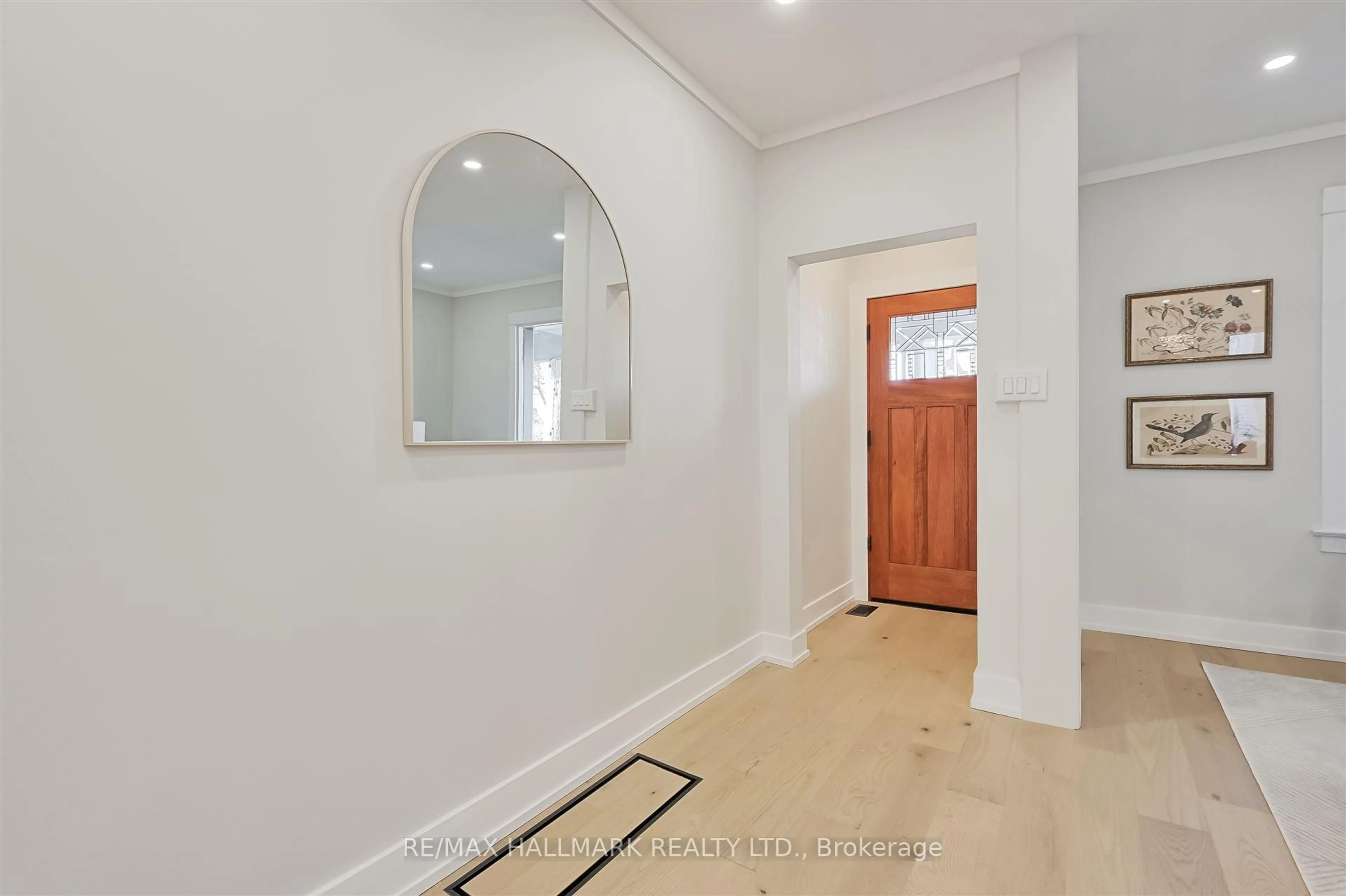 Indoor entryway for 263 Withrow Ave, Toronto Ontario M4K 1E3