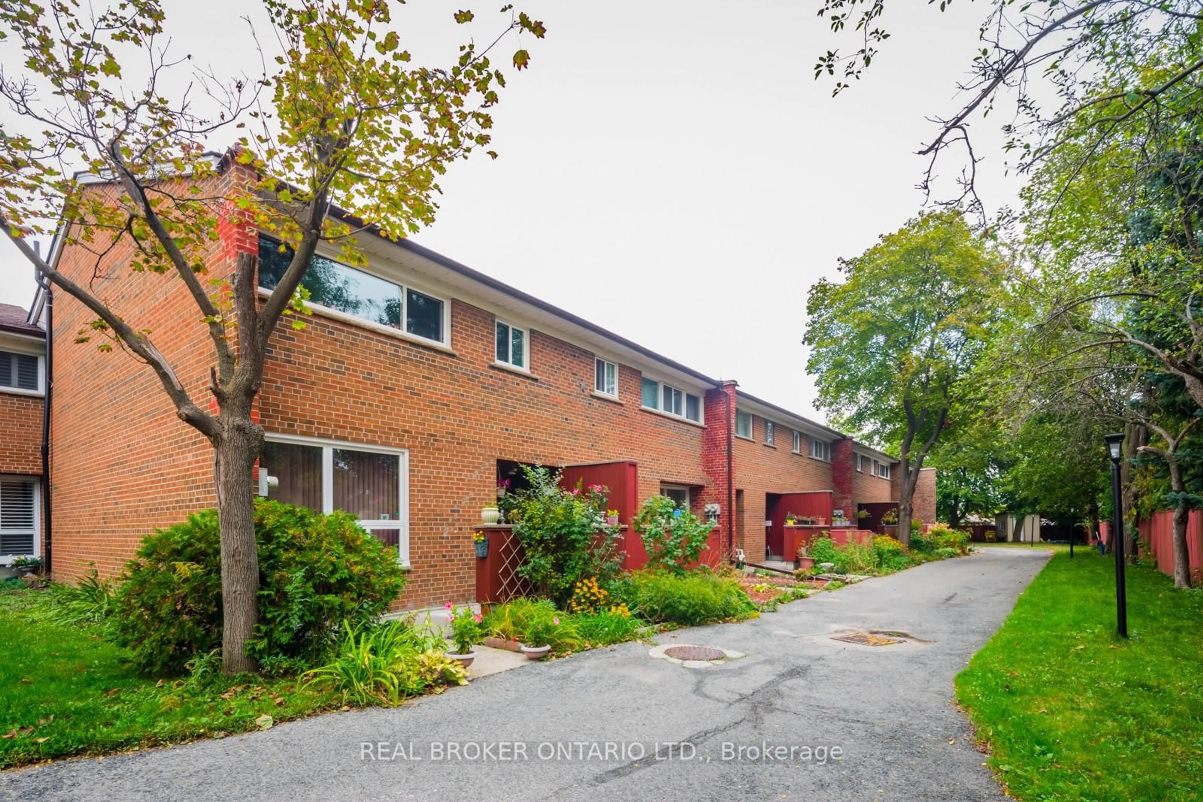 Home with brick exterior material, street for 1021 Midland Ave #26, Toronto Ontario M1K 4G7