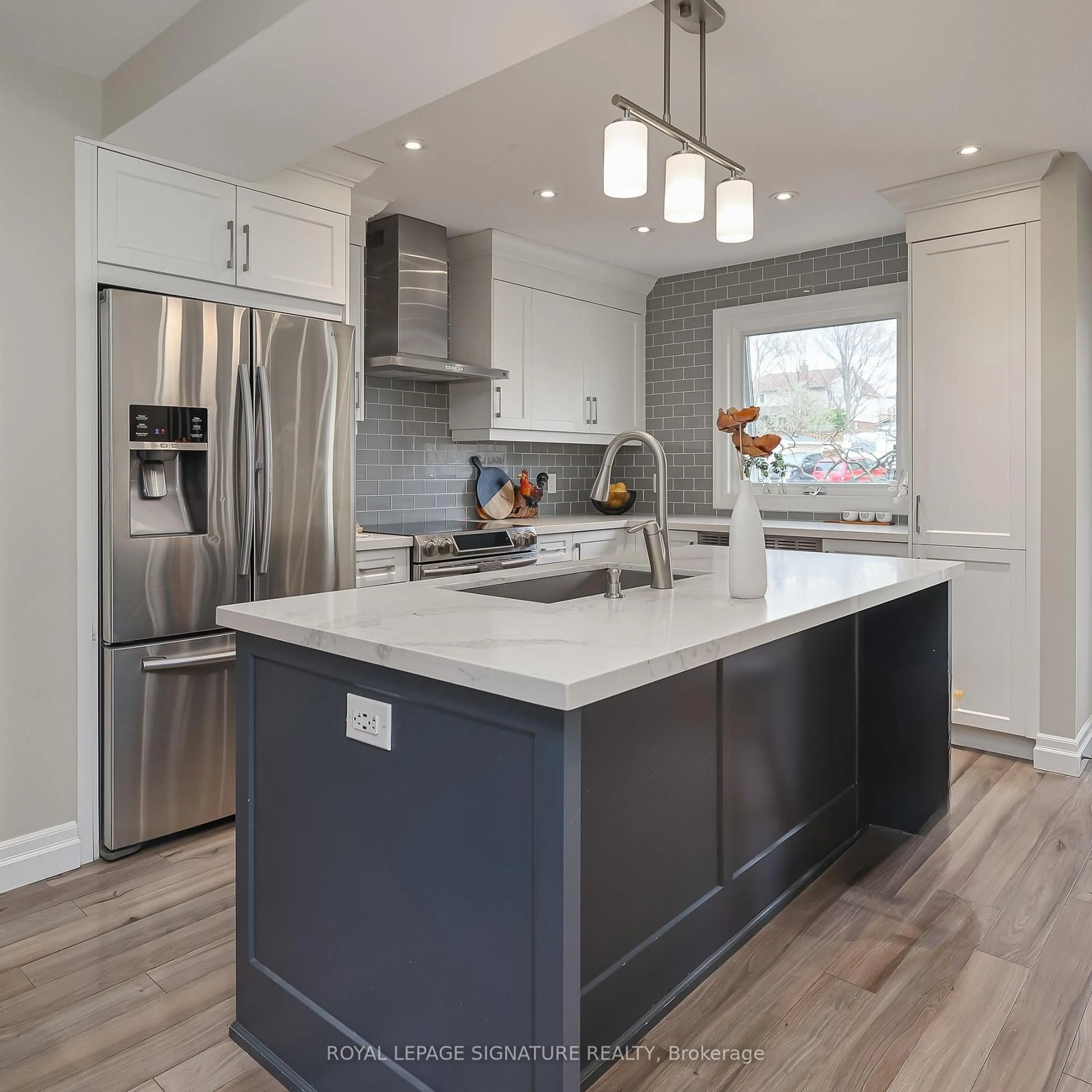 Contemporary kitchen, unknown for 342 Homestead Crt, Oshawa Ontario L1J 6V3