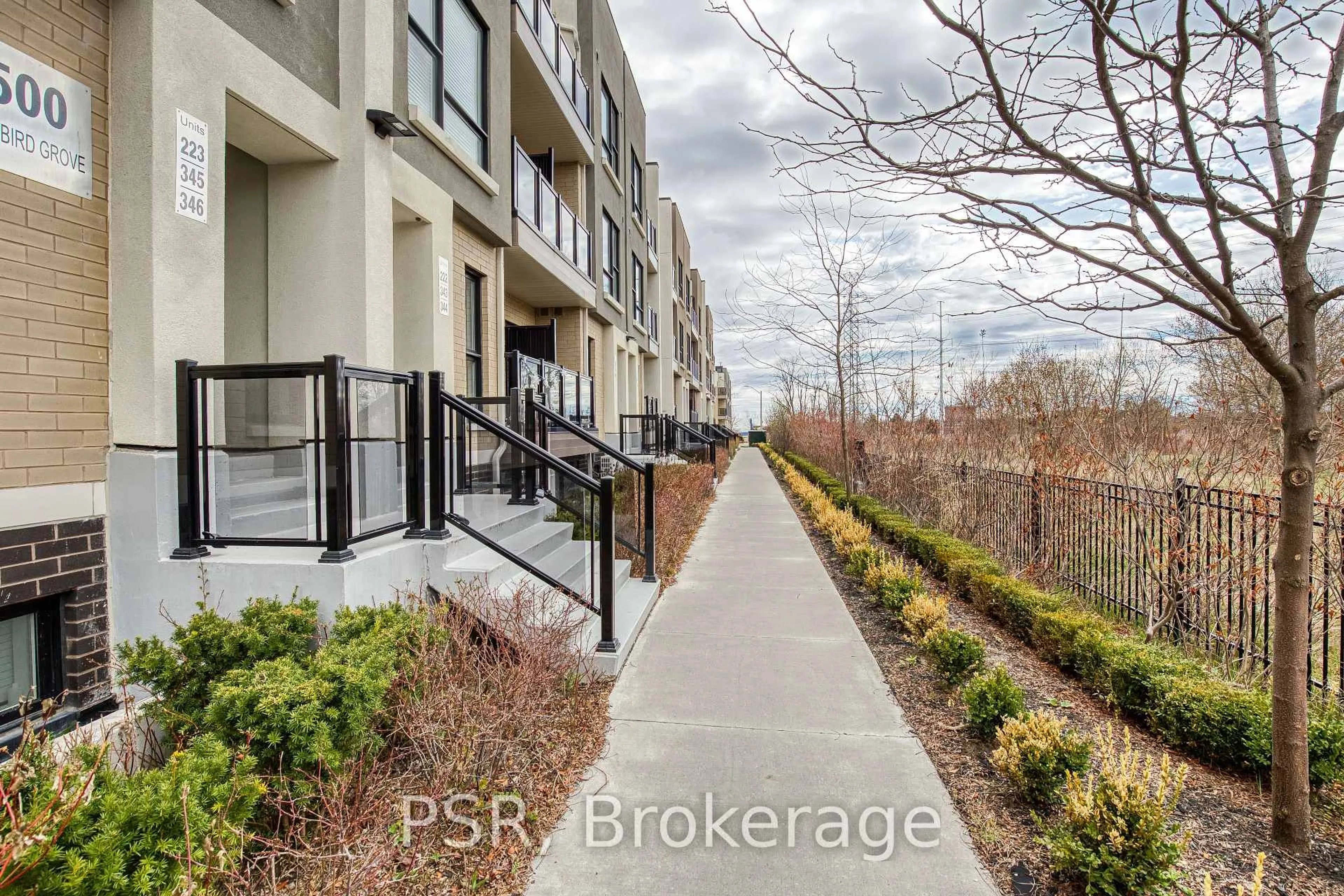 Patio, street for 500 Kingbird Grve #345, Toronto Ontario M1B 0E4