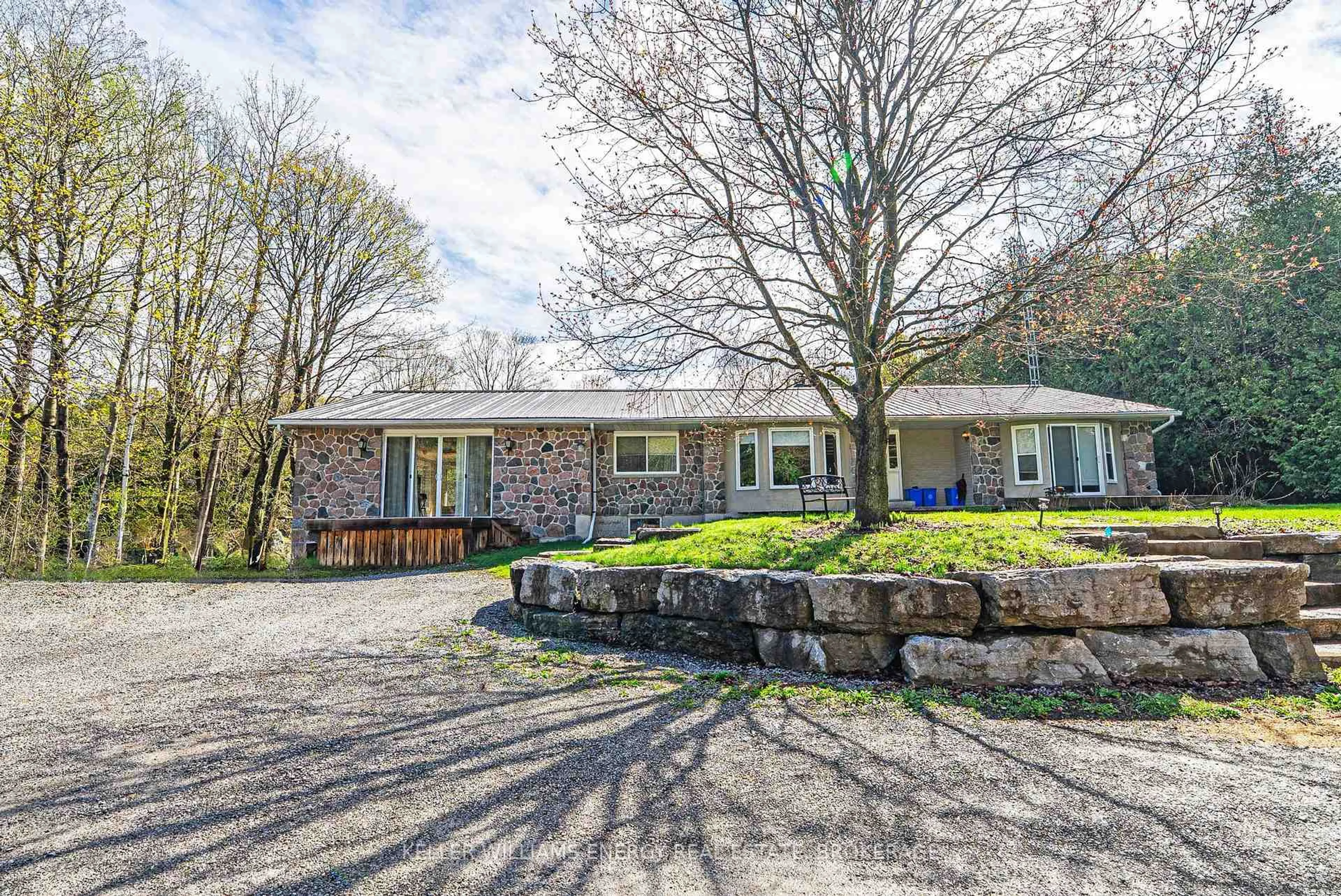 A pic from outside/outdoor area/front of a property/back of a property/a pic from drone, street for 90 Cowanville Rd, Clarington Ontario L1B 1L9