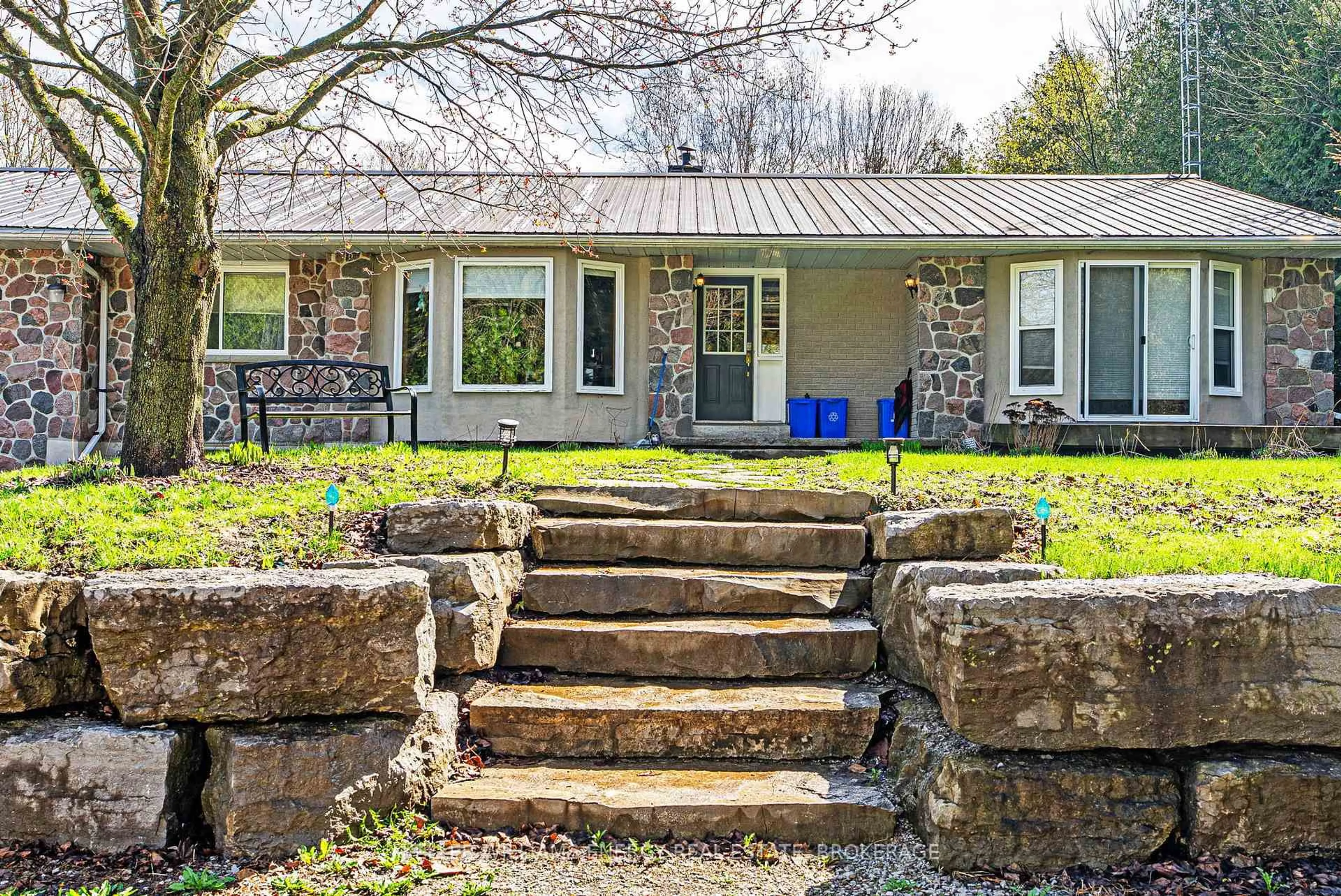 Patio, unknown for 90 Cowanville Rd, Clarington Ontario L1B 1L9