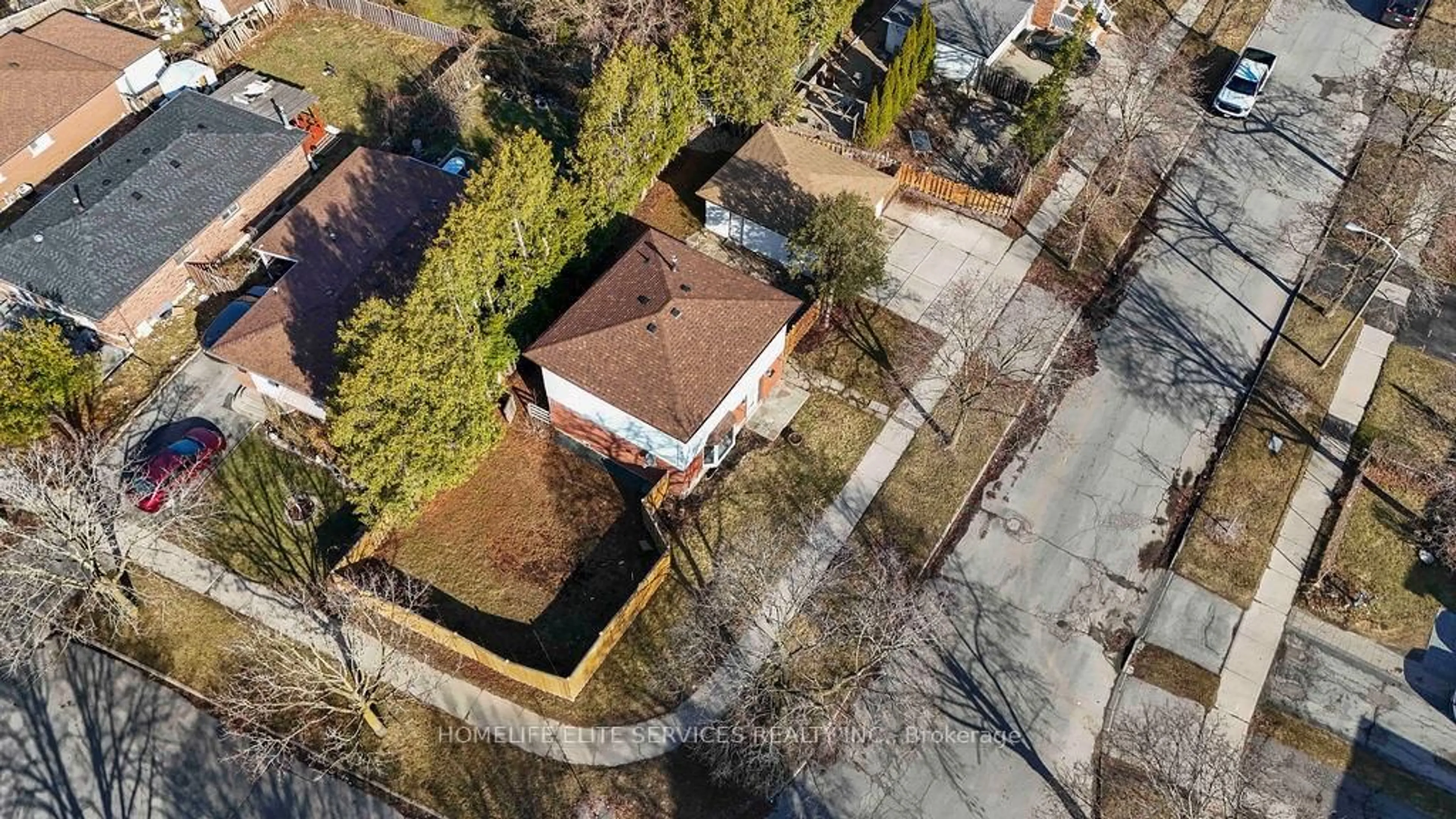 A pic from outside/outdoor area/front of a property/back of a property/a pic from drone, street for 58 Griffen Dr, Toronto Ontario M1B 1A3