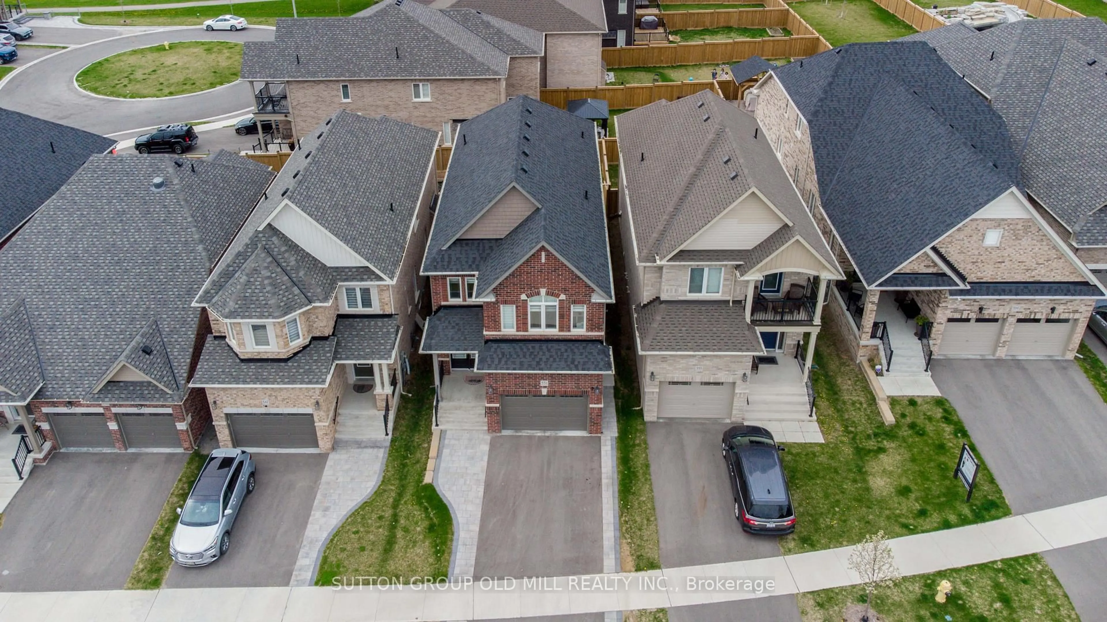 A pic from outside/outdoor area/front of a property/back of a property/a pic from drone, street for 551 Askew Crt, Oshawa Ontario L1K 3E9