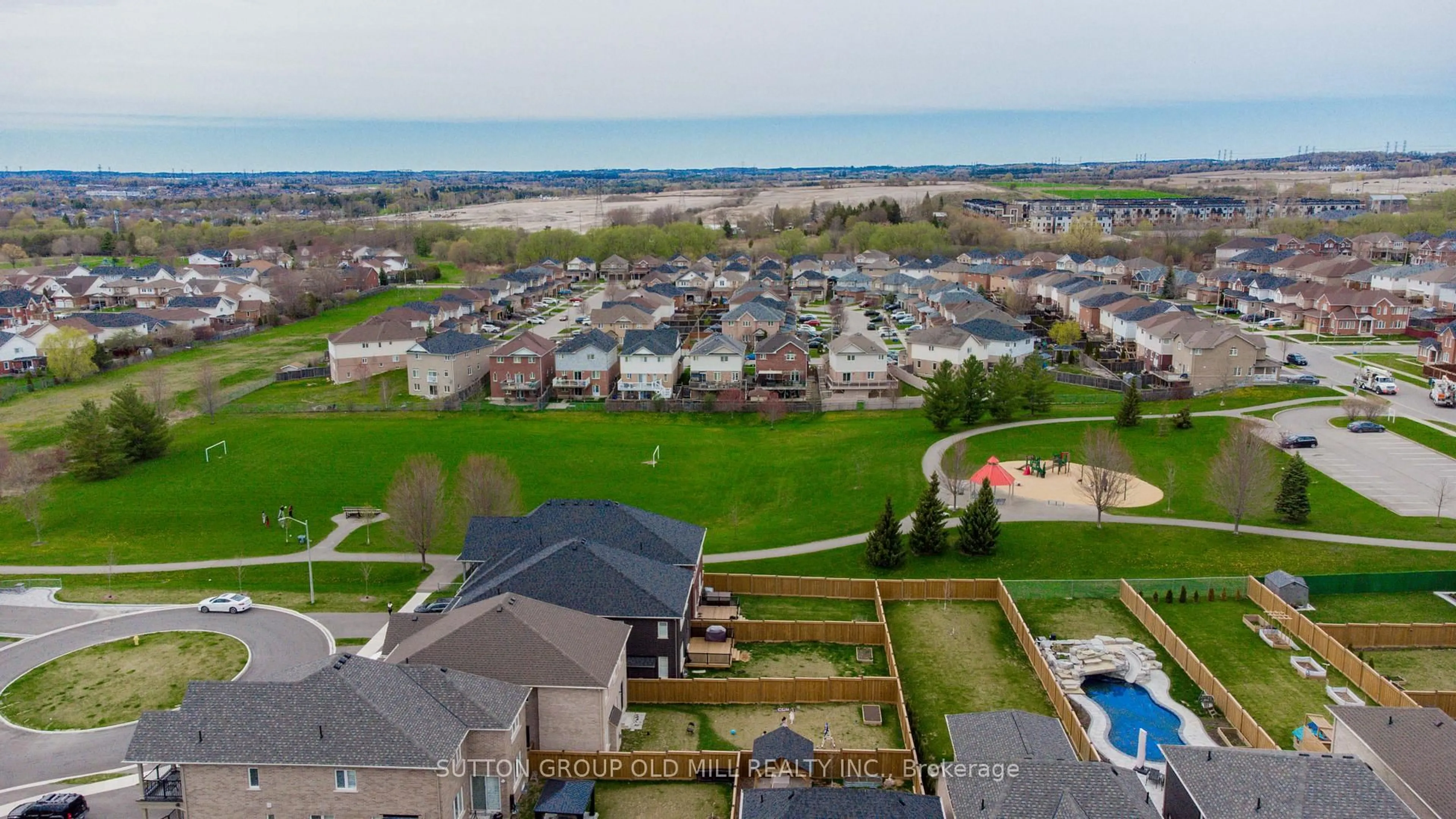 A pic from outside/outdoor area/front of a property/back of a property/a pic from drone, water/lake/river/ocean view for 551 Askew Crt, Oshawa Ontario L1K 3E9