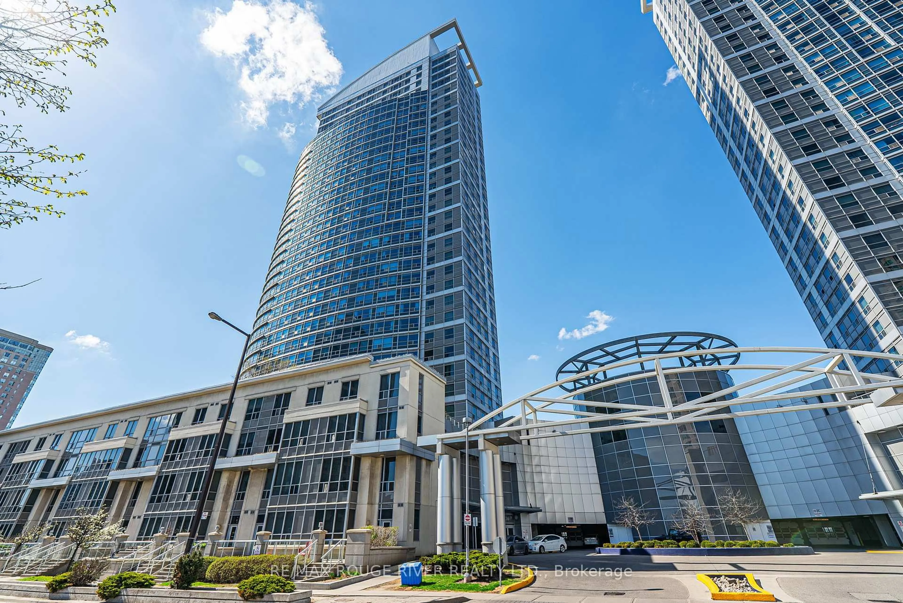 Indoor foyer for 36 Lee Centre Dr #2610, Toronto Ontario M1H 3K2