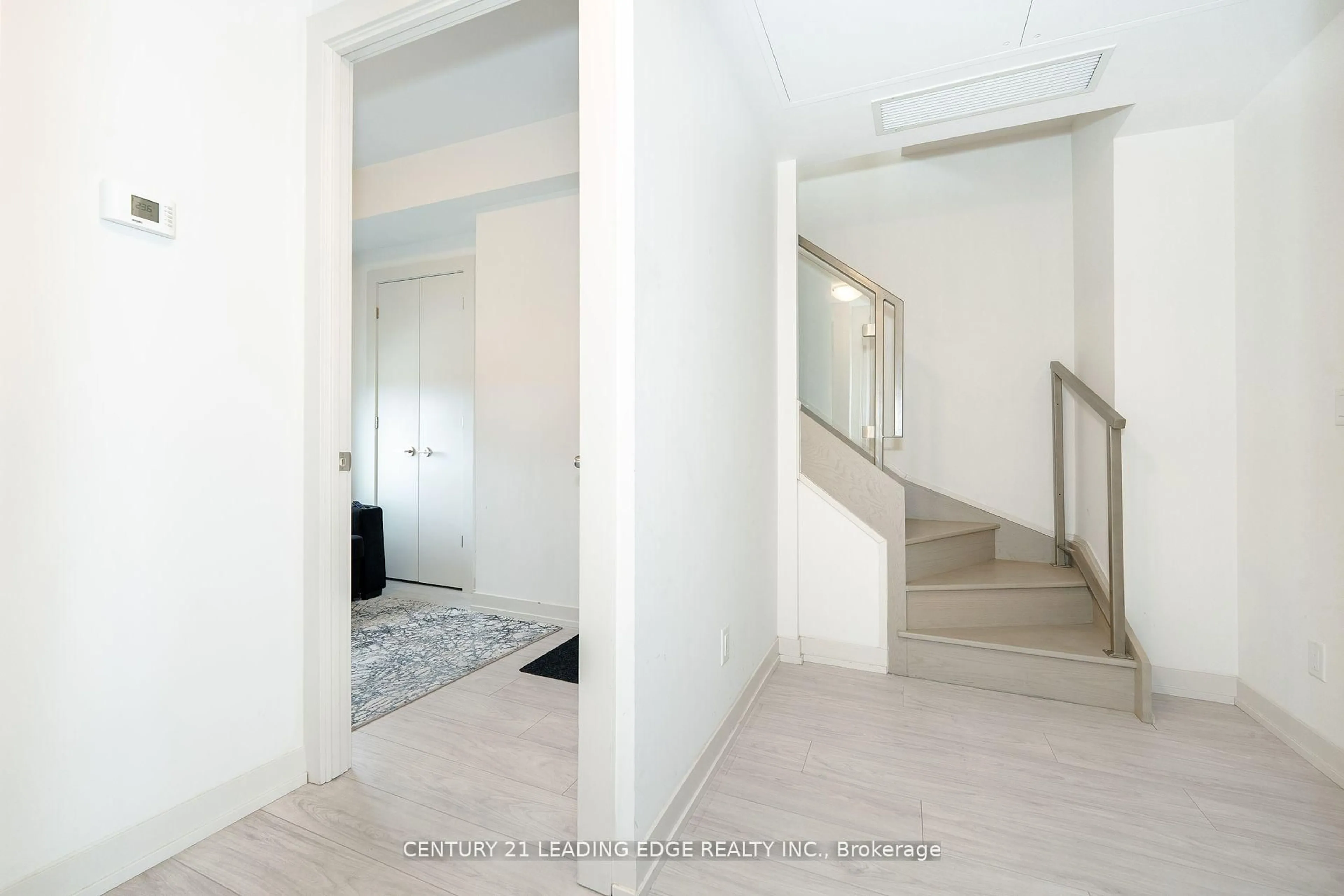 Indoor foyer for 90 Glen Everest Rd #1003, Toronto Ontario M1N 0C3